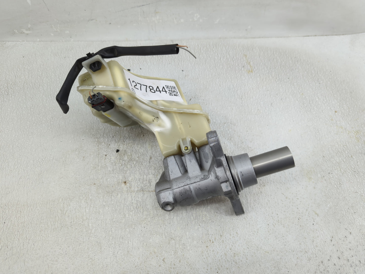 2013-2018 Nissan Altima Brake Master Cylinder 1277844 - Oemusedautoparts1.com