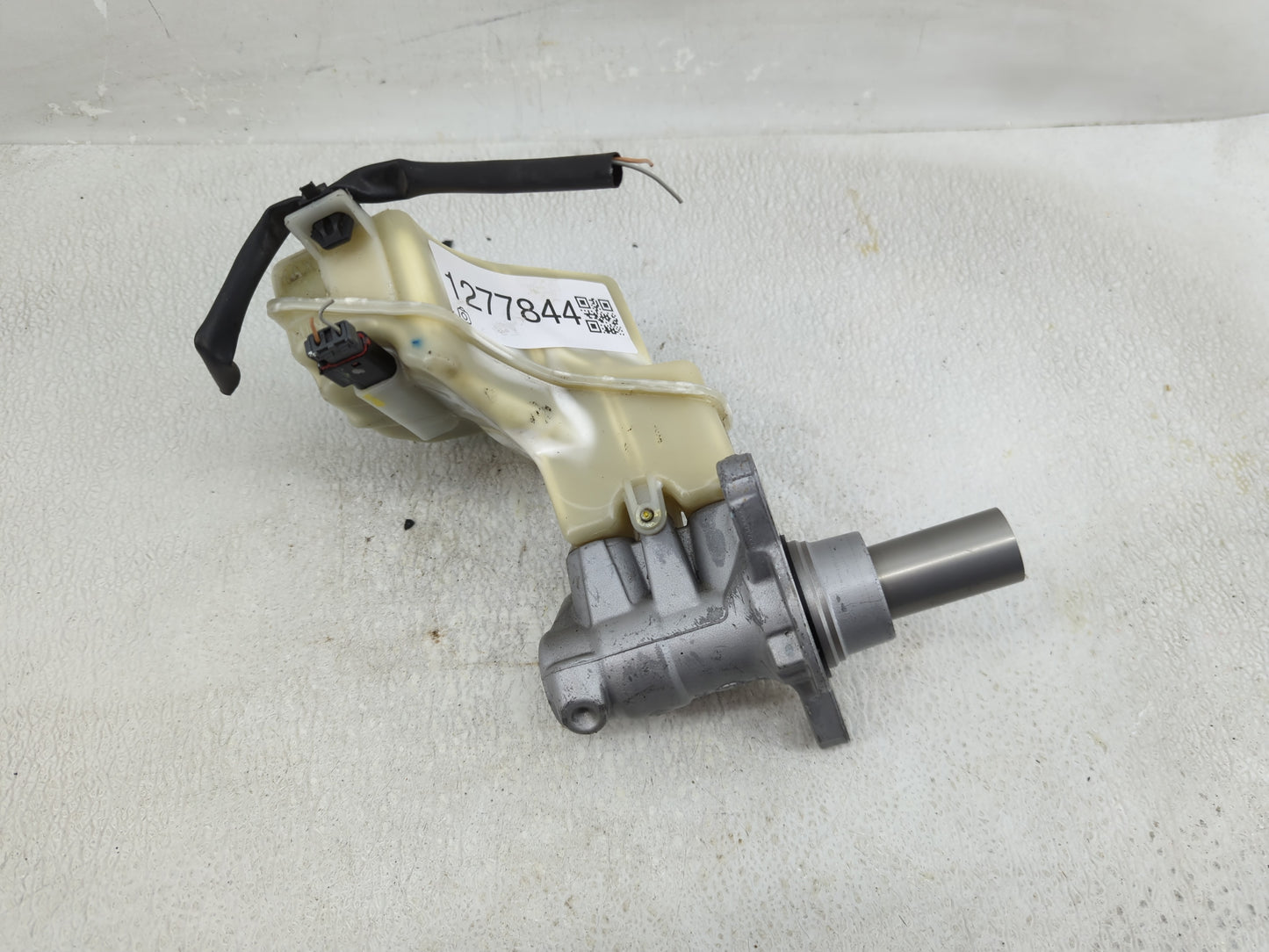 2013-2018 Nissan Altima Brake Master Cylinder 1277844 - Oemusedautoparts1.com