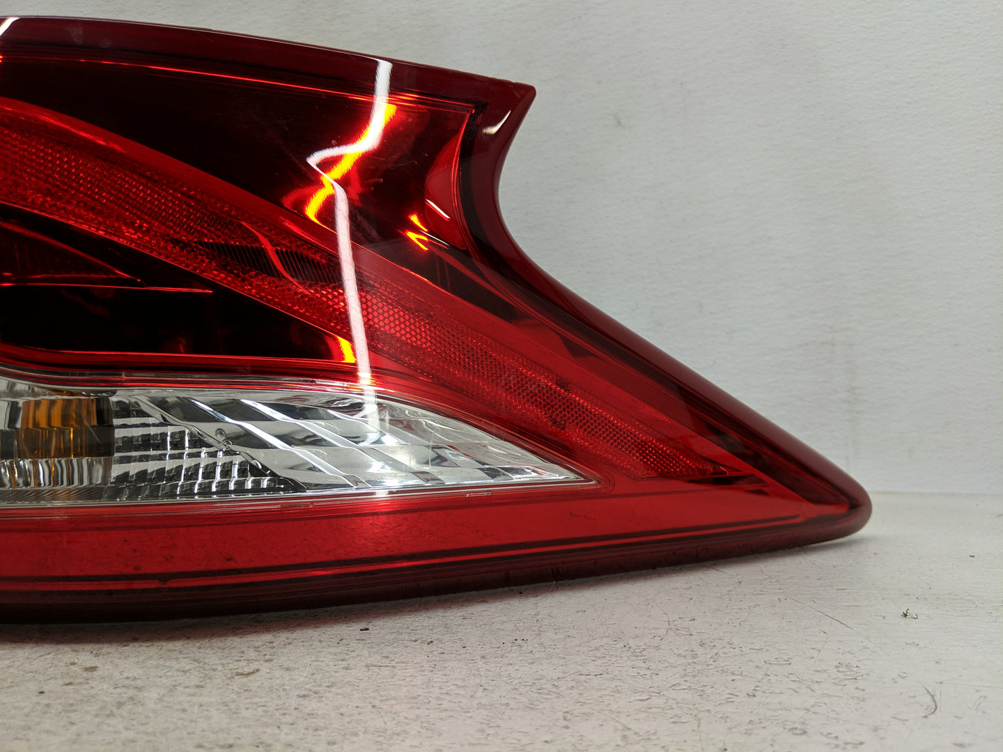 2016-2017 Nissan Altima Tail Light Assembly Driver Left OEM P/N:2XL 949 822-01 Fits Fits 2016 2017 OEM Used Auto Parts - Oem