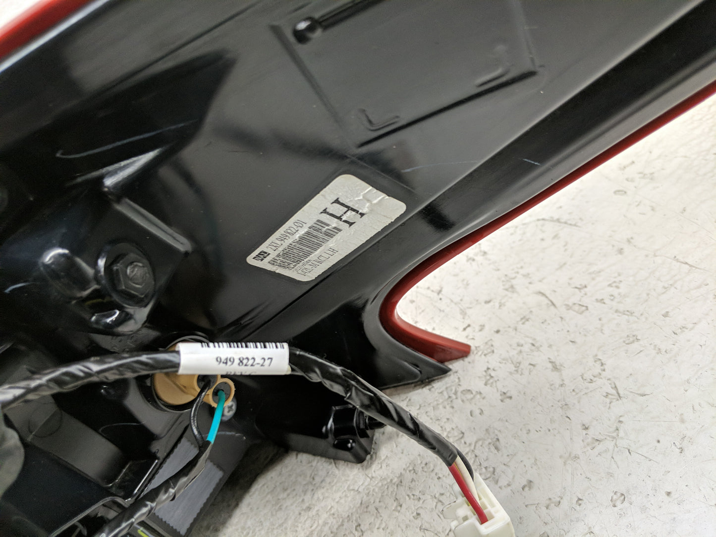 2016-2017 Nissan Altima Tail Light Assembly Driver Left OEM P/N:2XL 949 822-01 Fits Fits 2016 2017 OEM Used Auto Parts - Oem