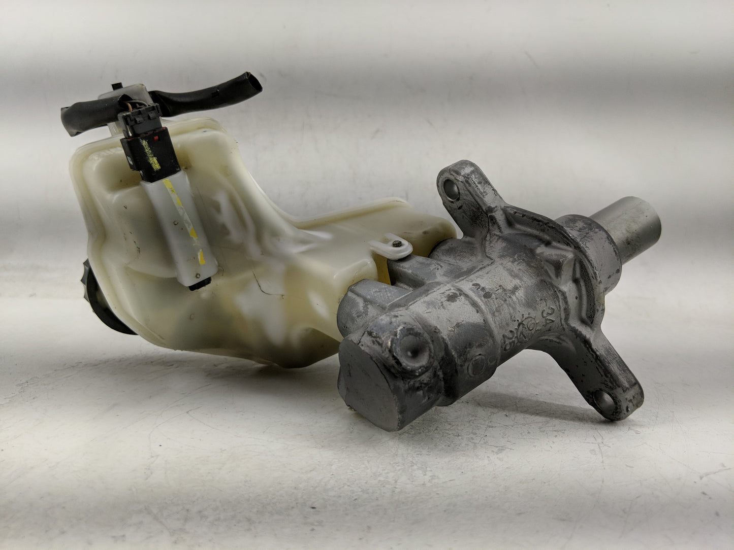 2013-2018 Nissan Altima Brake Master Cylinder - Oemusedautoparts1.com