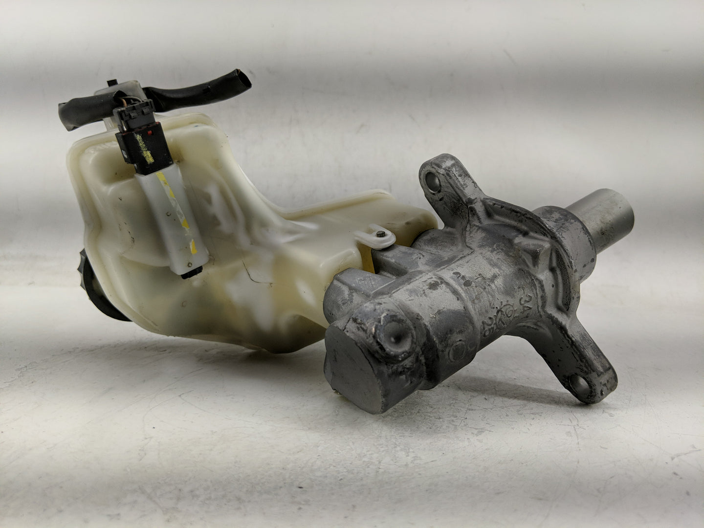 2013-2018 Nissan Altima Brake Master Cylinder 1313776 - Oemusedautoparts1.com