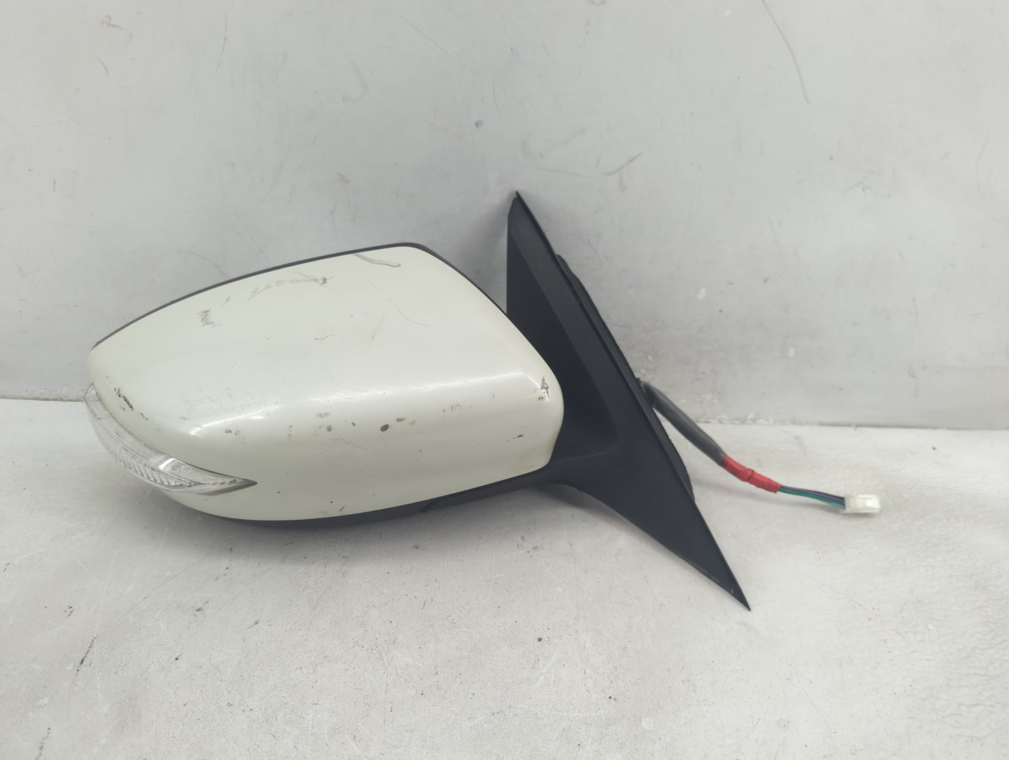 2013-2018 Nissan Altima Passenger Side View Mirror - Right Door Mirror OEM Used - Oemusedautoparts1.com
