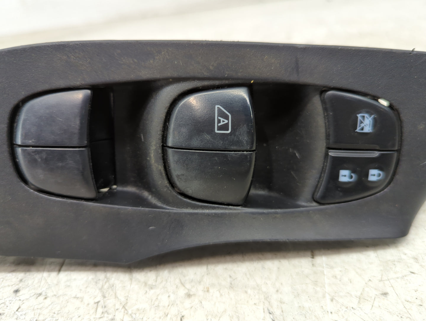 2013-2018 Nissan Altima Passenger Right Power Window Switch 25401 3ta5a 1493082 - Oemusedautoparts1.com