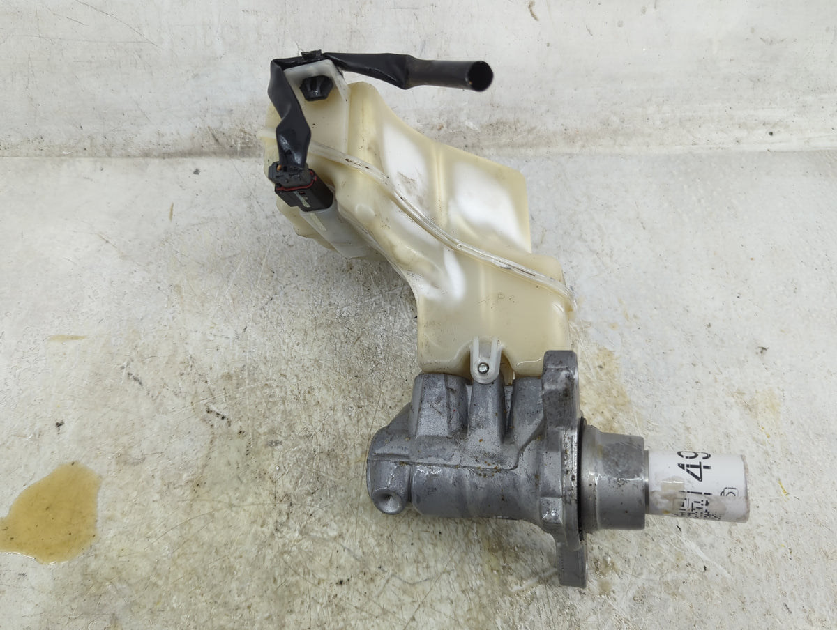 2013-2018 Nissan Altima Brake Master Cylinder 1496720 - Oemusedautoparts1.com