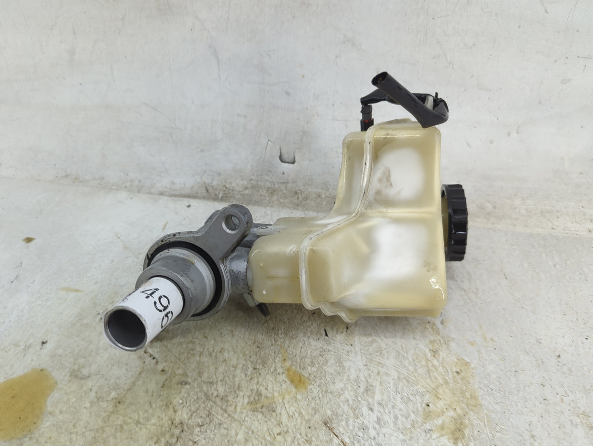 2013-2018 Nissan Altima Brake Master Cylinder 1496720 - Oemusedautoparts1.com