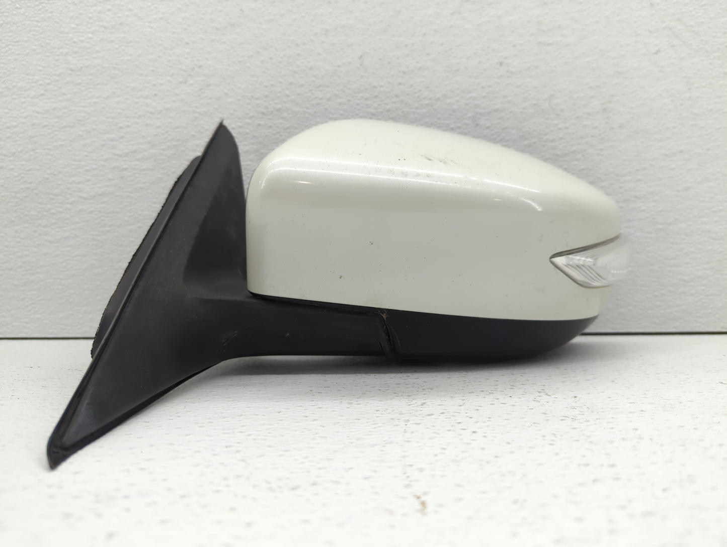 2013-2018 Nissan Altima Driver Side View Mirror - Left Door Mirror OEM Used - Oemusedautoparts1.com