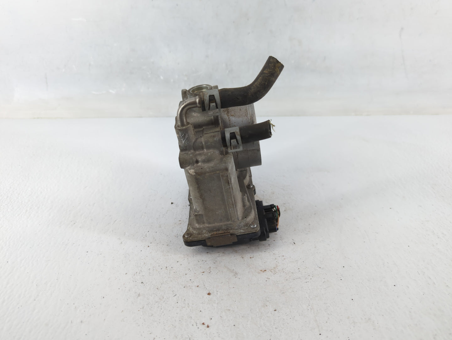 2013-2018 Nissan Altima Throttle Body P/N:4J20 3TA60-01 A Fits Fits 2013 2014 2015 2016 2017 2018 2019 2020 OEM Used Auto Pa