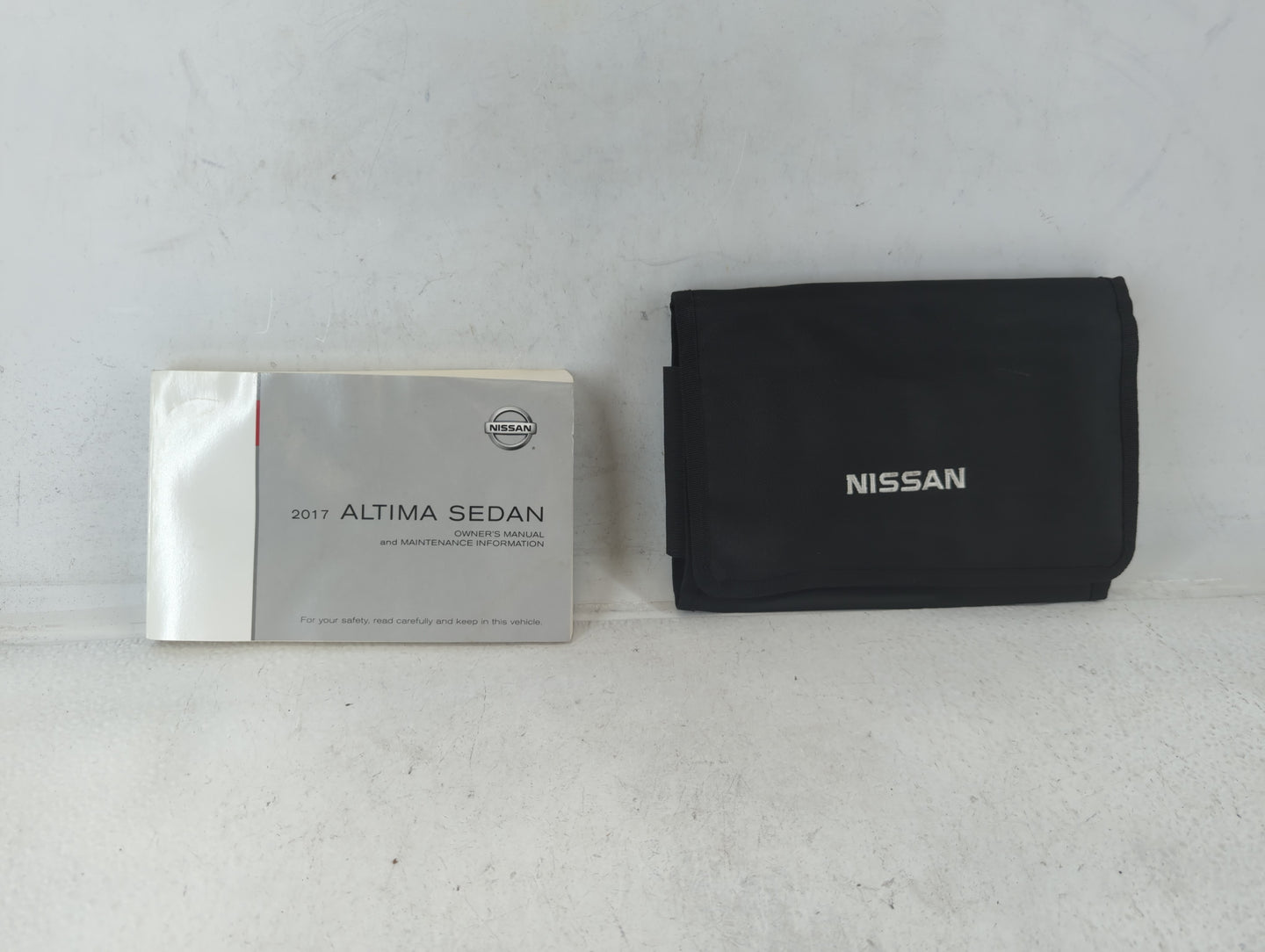 2017 Nissan Altima Owners Manual Book Guide P/N:OM17EA 0L33U1 OEM Used Auto Parts - Oemusedautoparts1.com