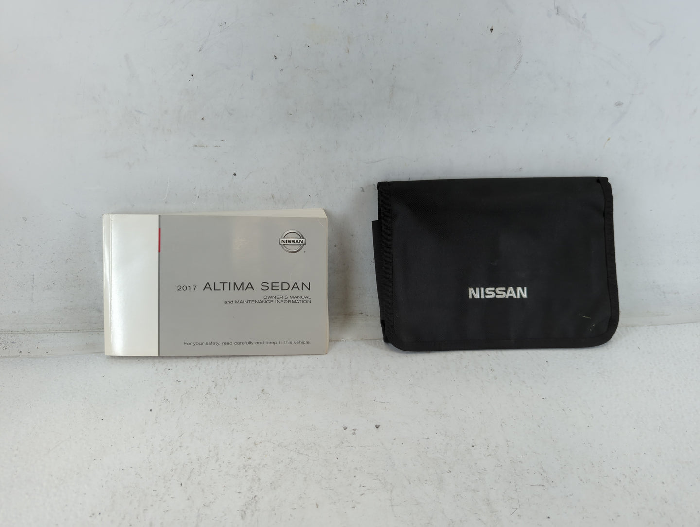 2017 Nissan Altima Owners Manual Book Guide P/N:OM17EA 0L33U0 OEM Used Auto Parts - Oemusedautoparts1.com