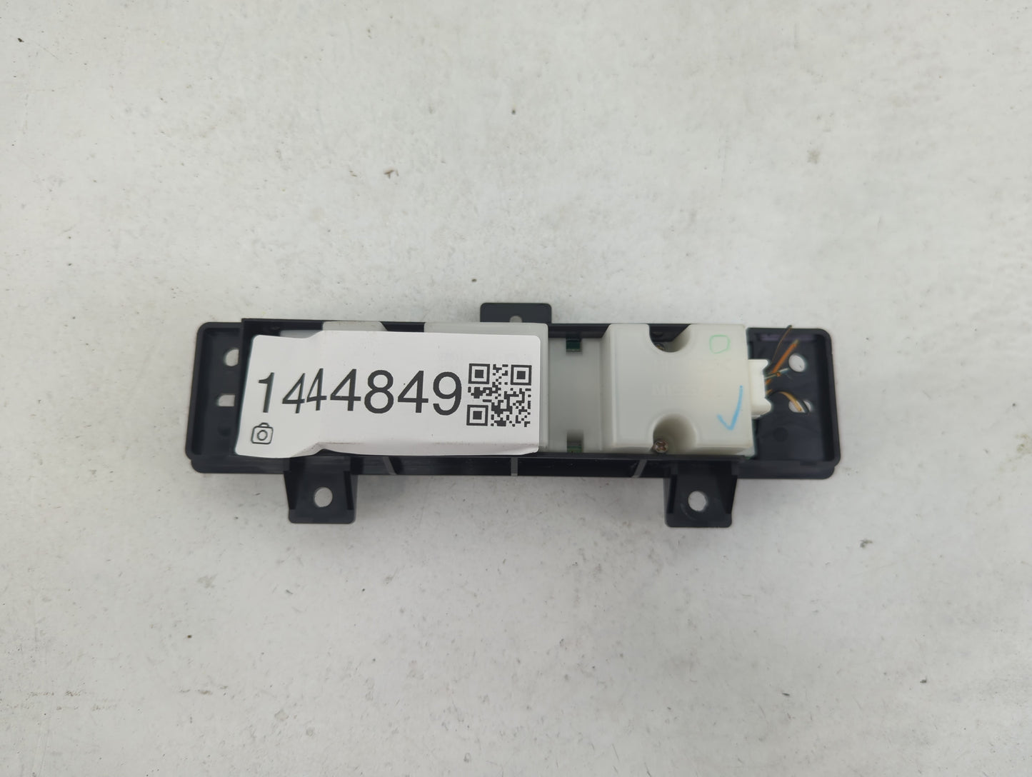 2017-2020 Nissan Armada Climate Control Module Temperature AC/Heater Replacement Fits Fits 2017 2018 2019 2020 OEM Used Auto