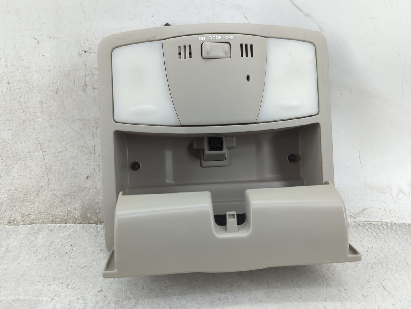 2017 Nissan Armada Overhead Roof Console - Oemusedautoparts1.com