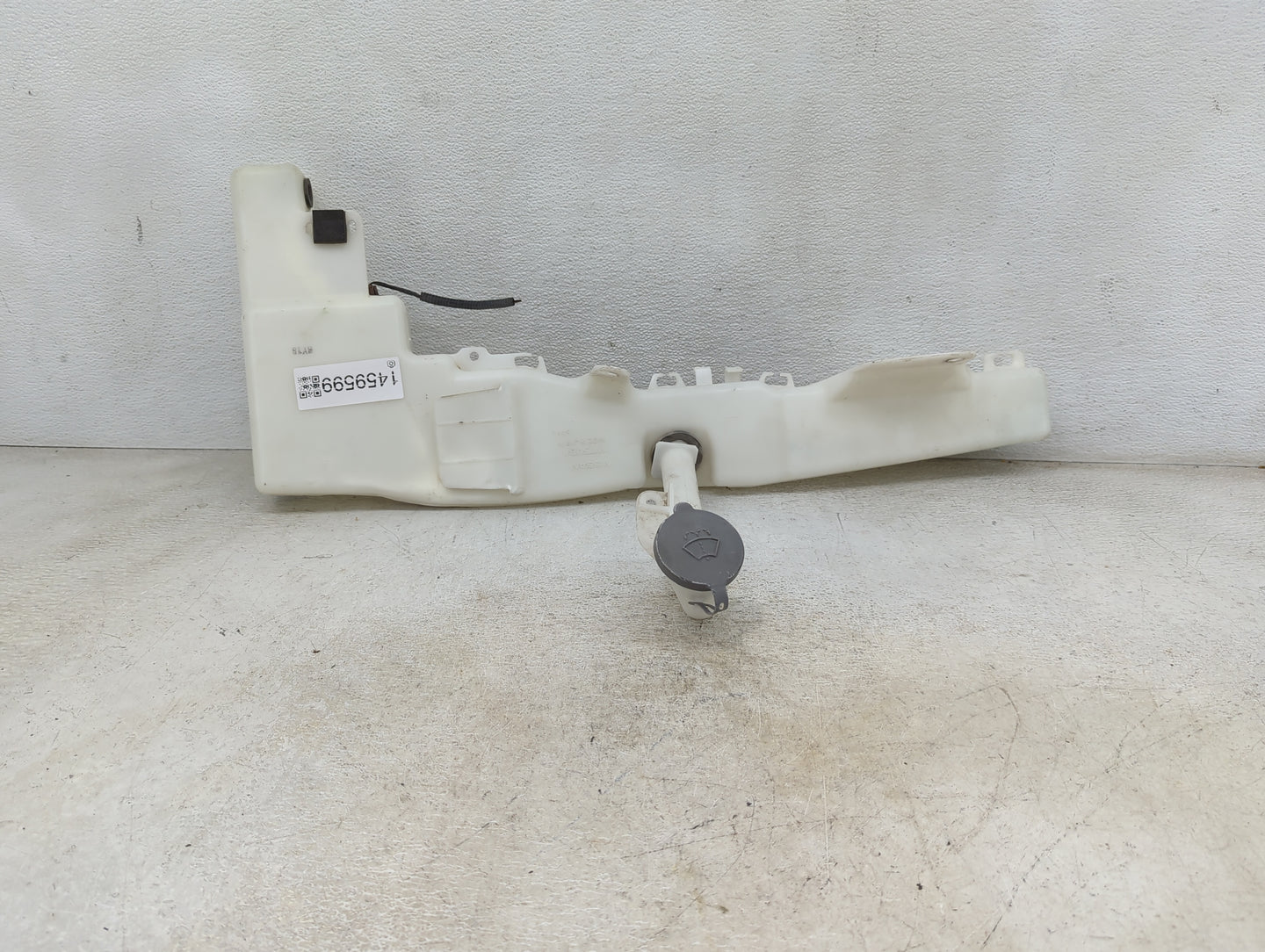 Nissan Armada Windshield Washer Fluid Reservoir Bottle Oem 1459599 - Oemusedautoparts1.com