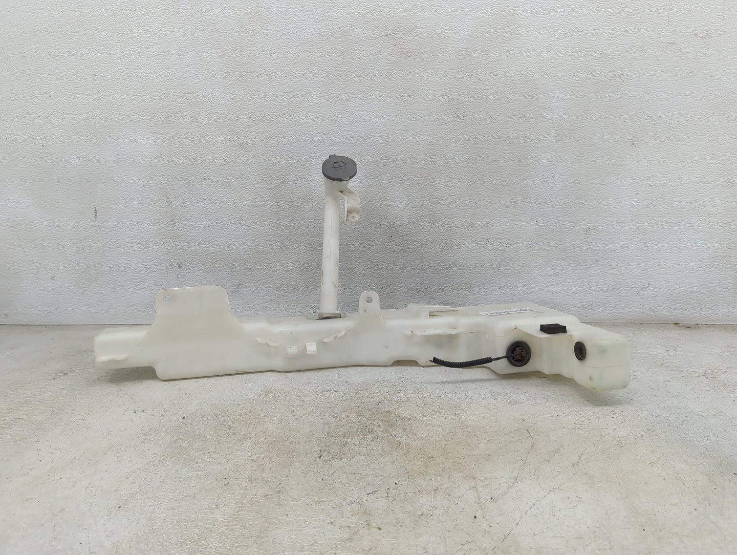 Nissan Armada Windshield Washer Fluid Reservoir Bottle Oem 1459599 - Oemusedautoparts1.com