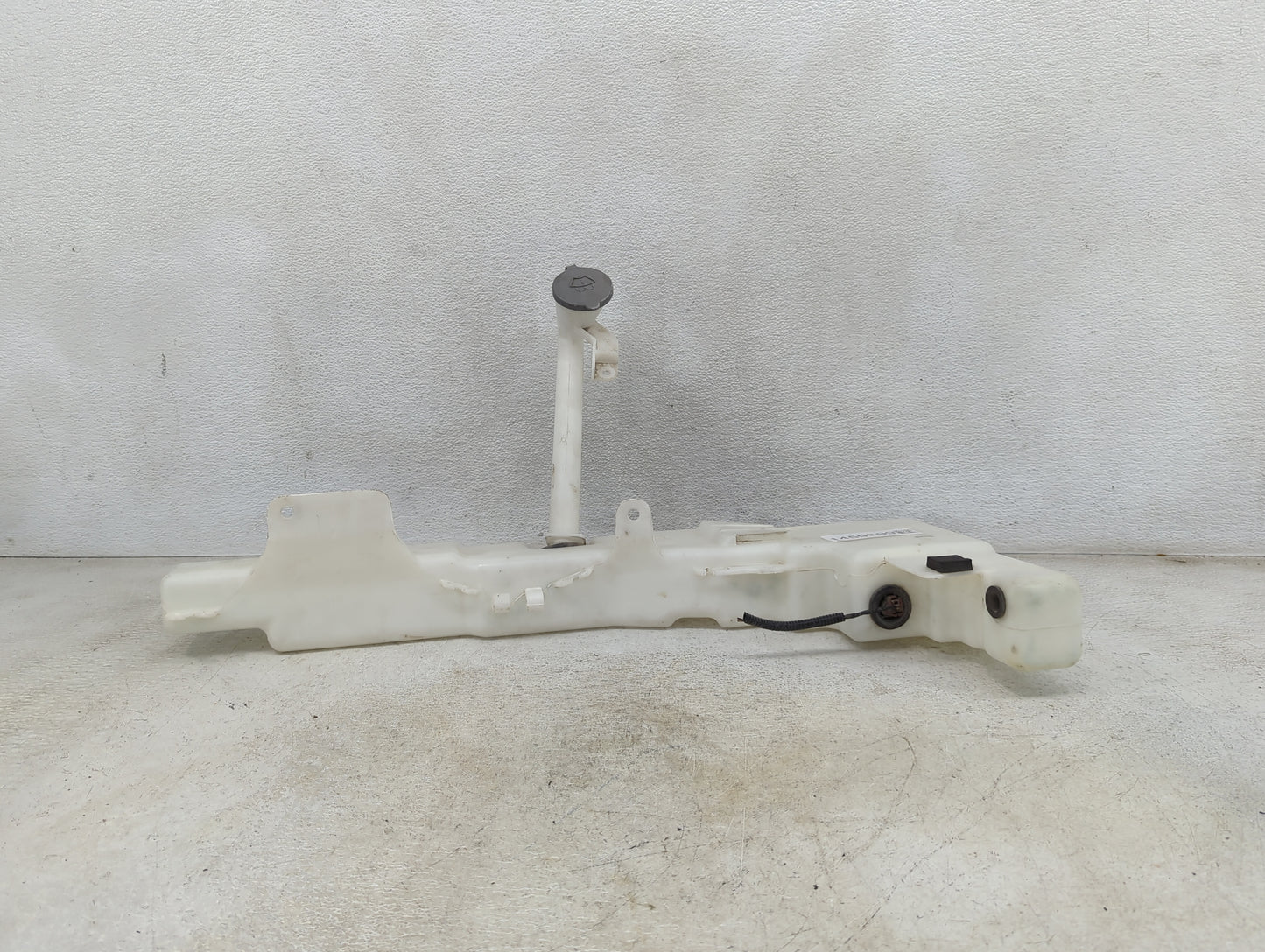 Nissan Armada Windshield Washer Fluid Reservoir Bottle Oem 1459599 - Oemusedautoparts1.com