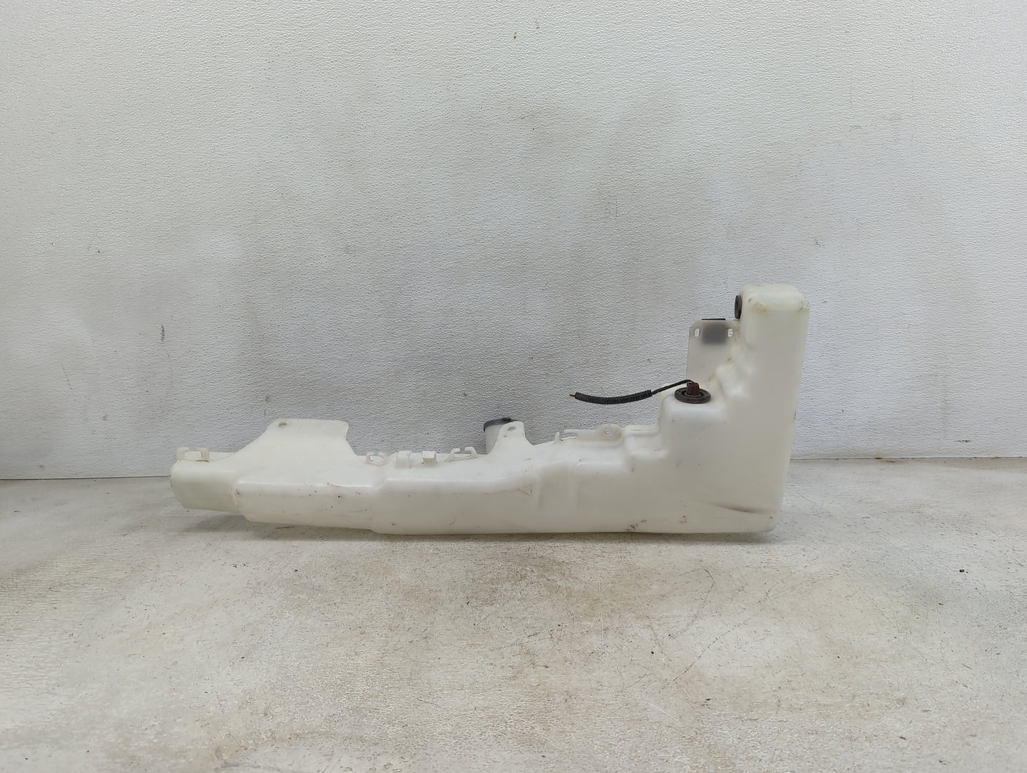 Nissan Armada Windshield Washer Fluid Reservoir Bottle Oem 1459599 - Oemusedautoparts1.com