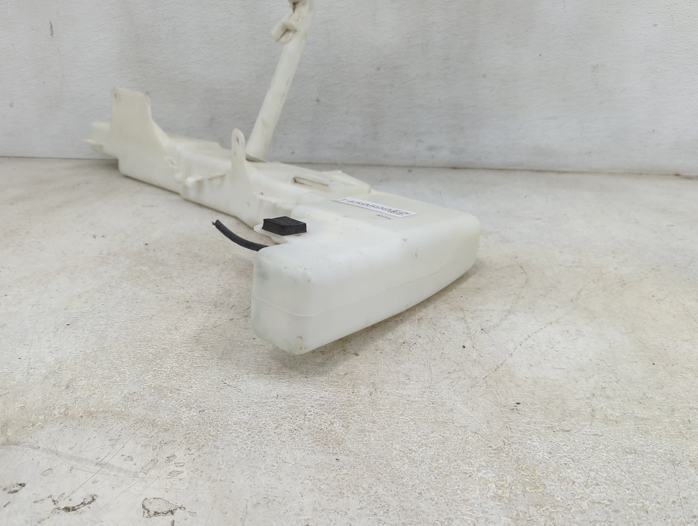 Nissan Armada Windshield Washer Fluid Reservoir Bottle Oem 1459599 - Oemusedautoparts1.com