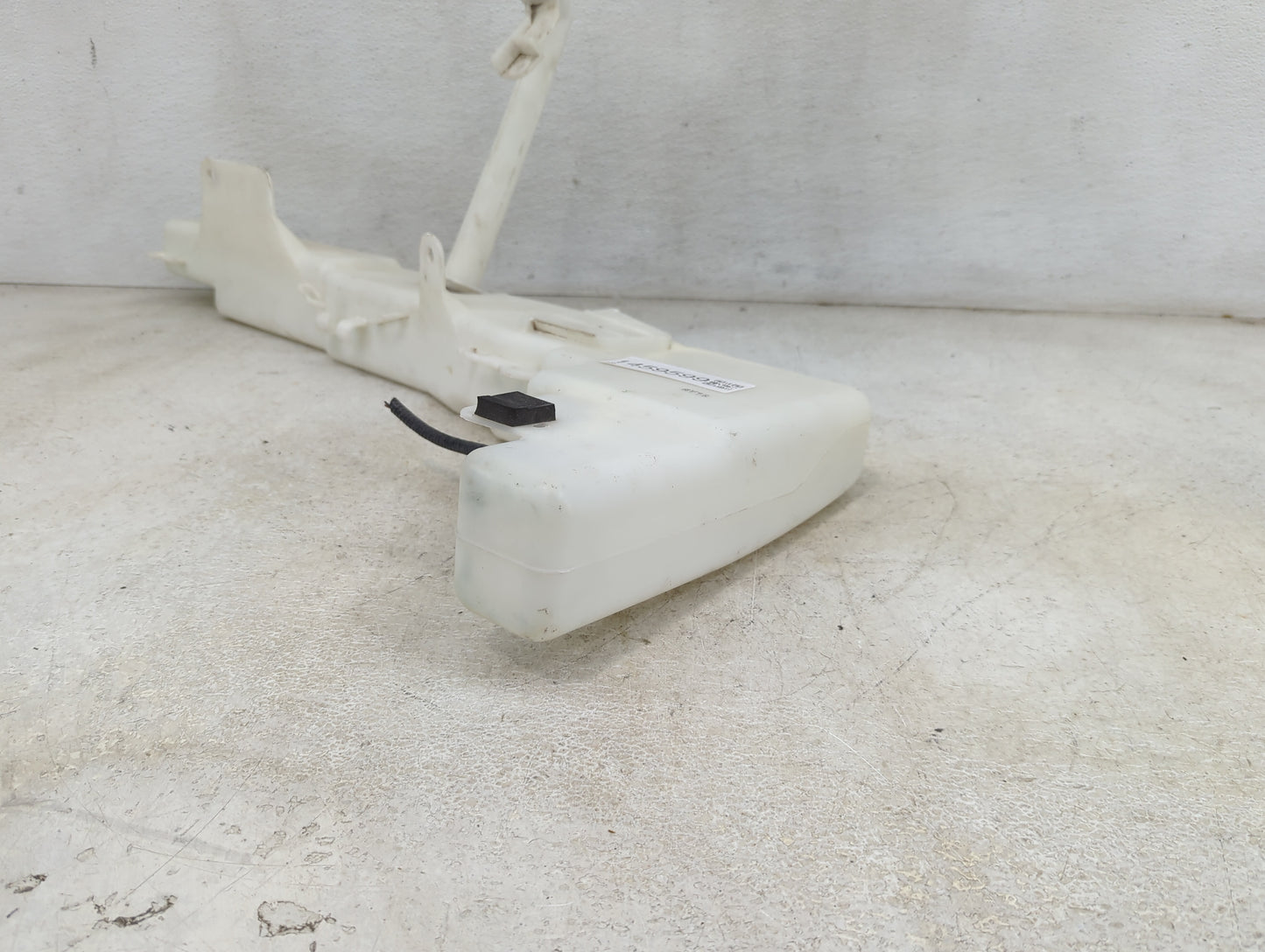 Nissan Armada Windshield Washer Fluid Reservoir Bottle Oem 1459599 - Oemusedautoparts1.com
