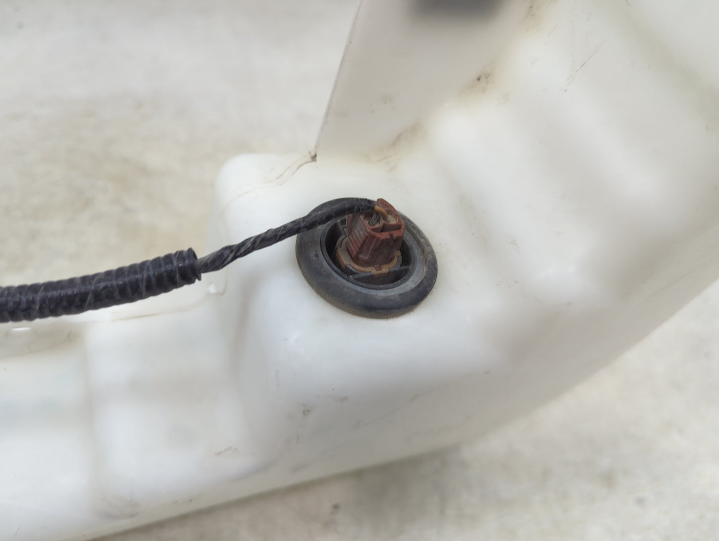 Nissan Armada Windshield Washer Fluid Reservoir Bottle Oem 1459599 - Oemusedautoparts1.com