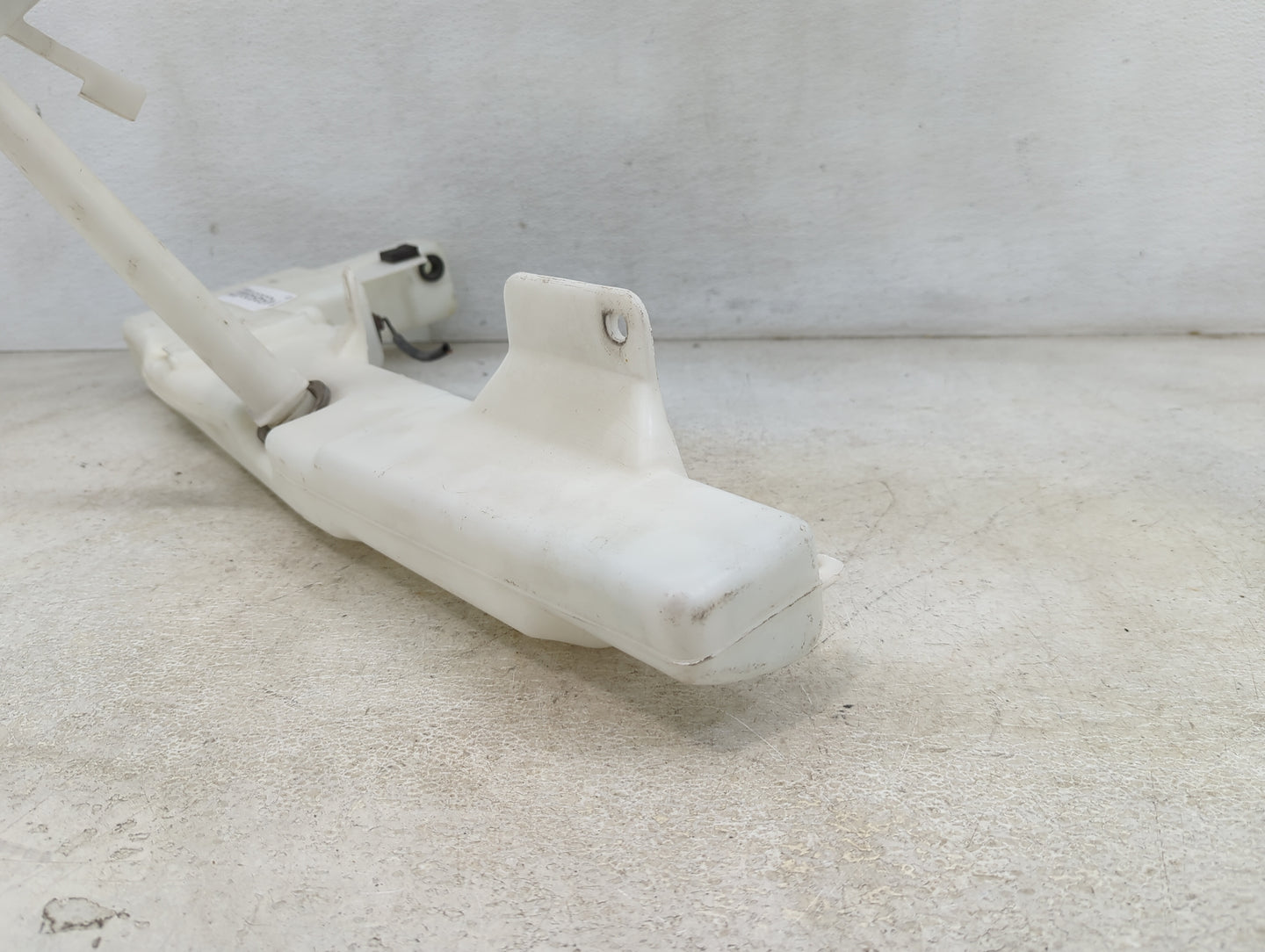 Nissan Armada Windshield Washer Fluid Reservoir Bottle Oem 1459599 - Oemusedautoparts1.com