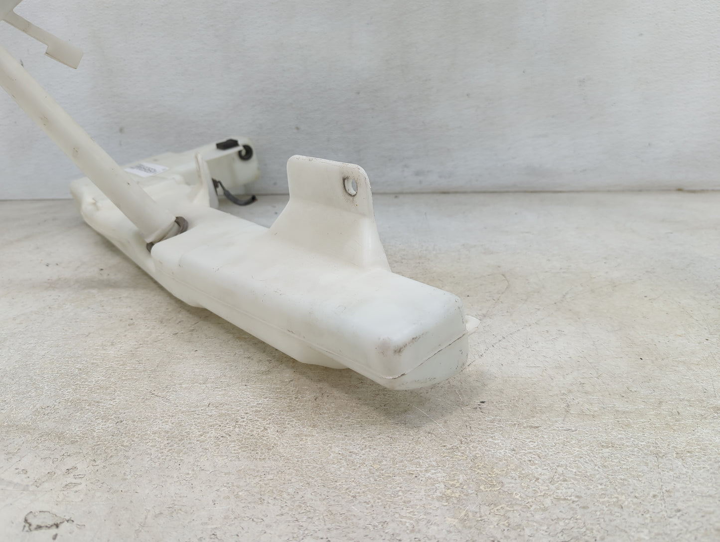 Nissan Armada Windshield Washer Fluid Reservoir Bottle Oem 1459599 - Oemusedautoparts1.com