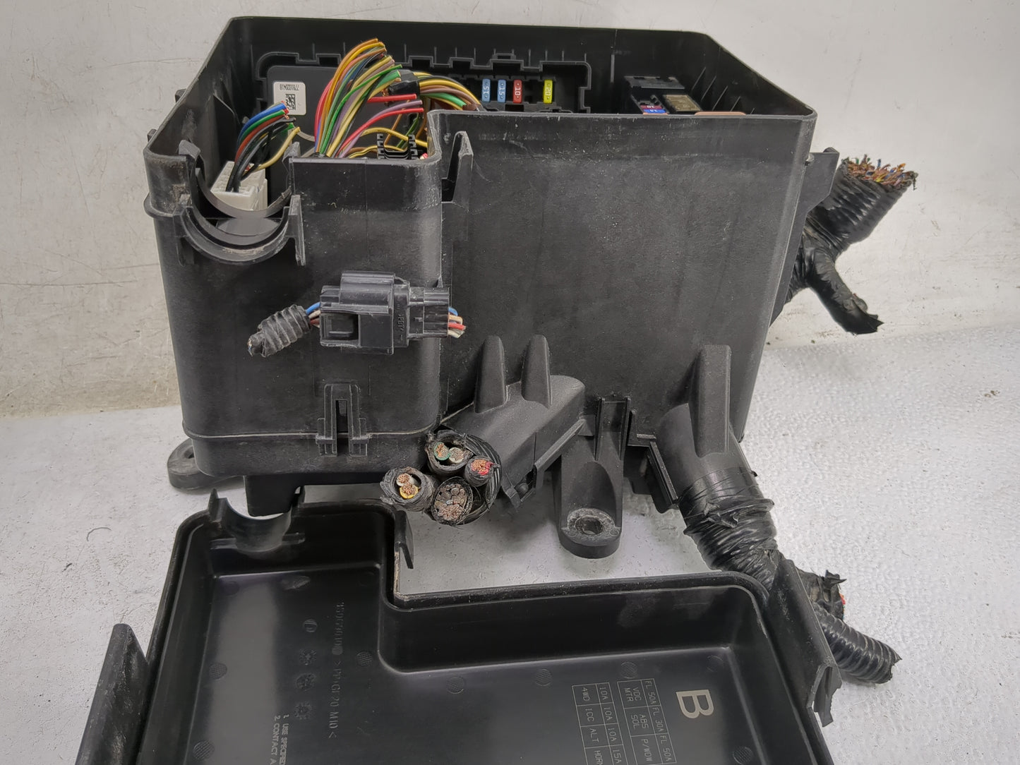 2017 Nissan Armada Fusebox Fuse Box Panel Relay Module P/N:3S0G9010 Fits OEM Used Auto Parts - Oemusedautoparts1.com