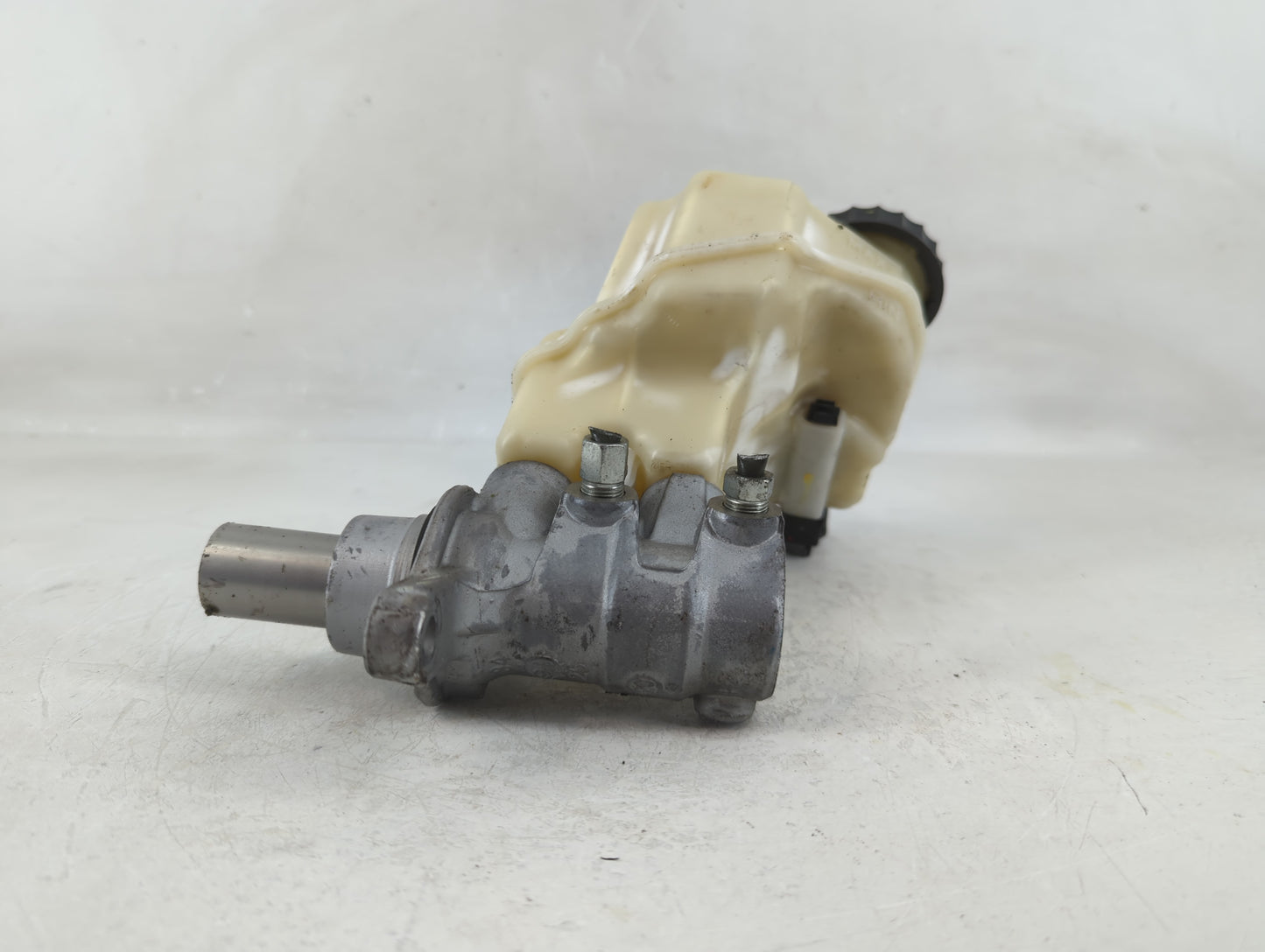 2016-2021 Nissan Maxima Brake Master Cylinder - Oemusedautoparts1.com