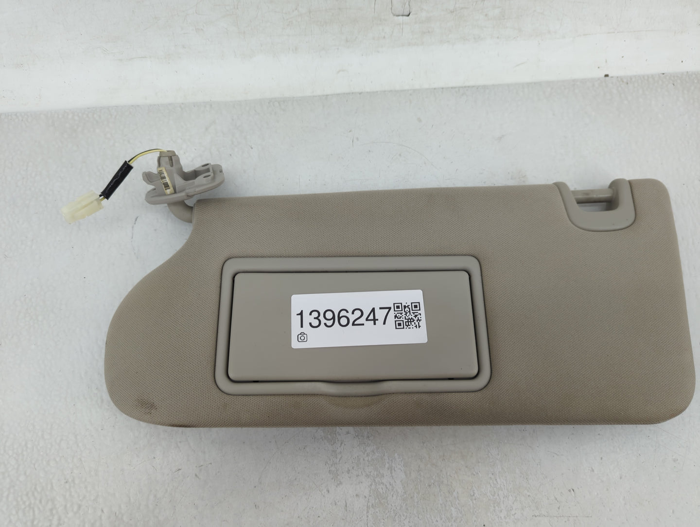 2015-2018 Nissan Murano Sun Visor Shade Replacement Passenger Right Mirror Fits Fits 2015 2016 2017 2018 OEM Used Auto Parts