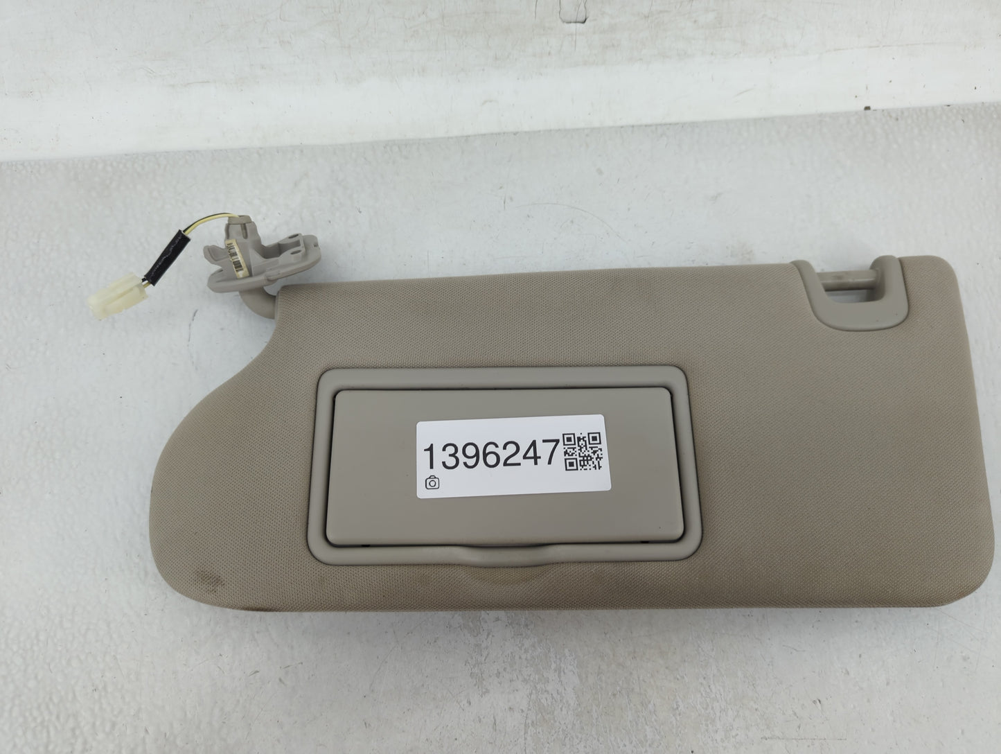 2015-2018 Nissan Murano Sun Visor Shade Replacement Passenger Right Mirror Fits Fits 2015 2016 2017 2018 OEM Used Auto Parts