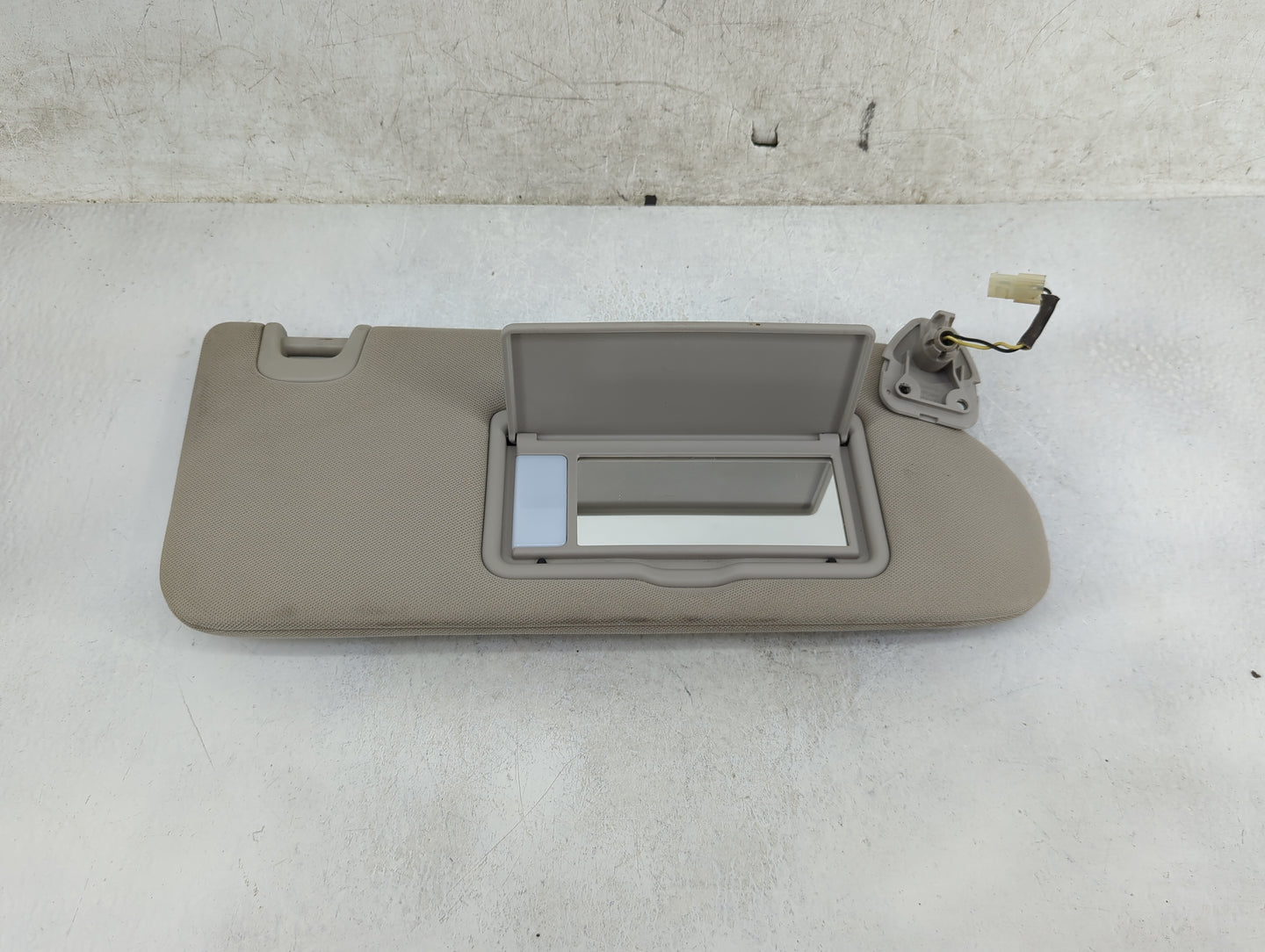 2015-2018 Nissan Murano Sun Visor Shade Replacement Passenger Right Mirror Fits Fits 2015 2016 2017 2018 OEM Used Auto Parts