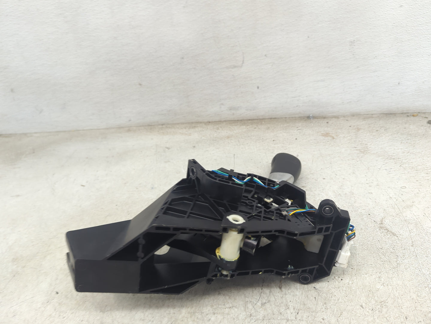 2017 Nissan Murano Floor Console Assembly Shifter - Oemusedautoparts1.com