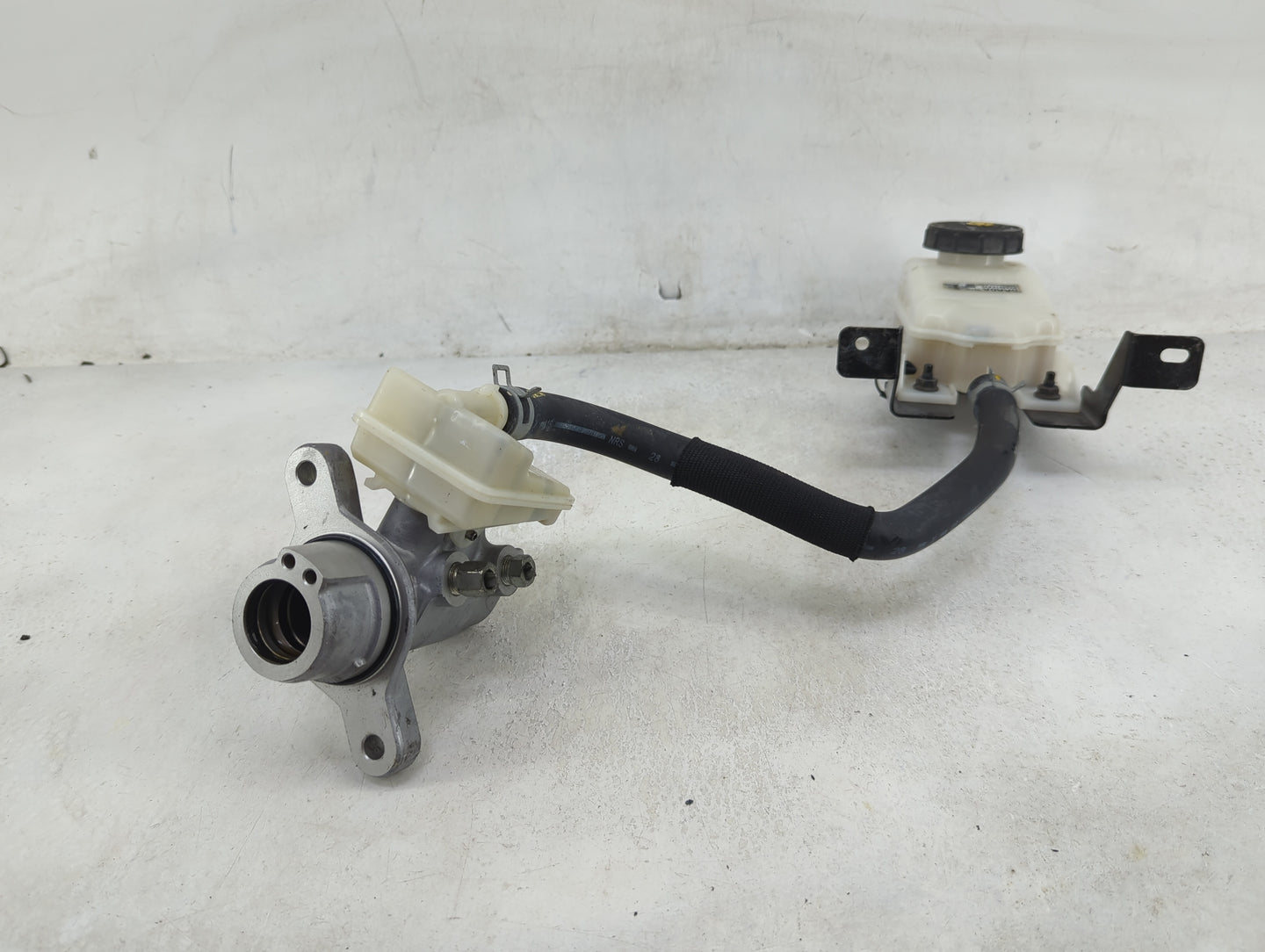 2015-2022 Nissan Murano Brake Master Cylinder 1490294 - Oemusedautoparts1.com