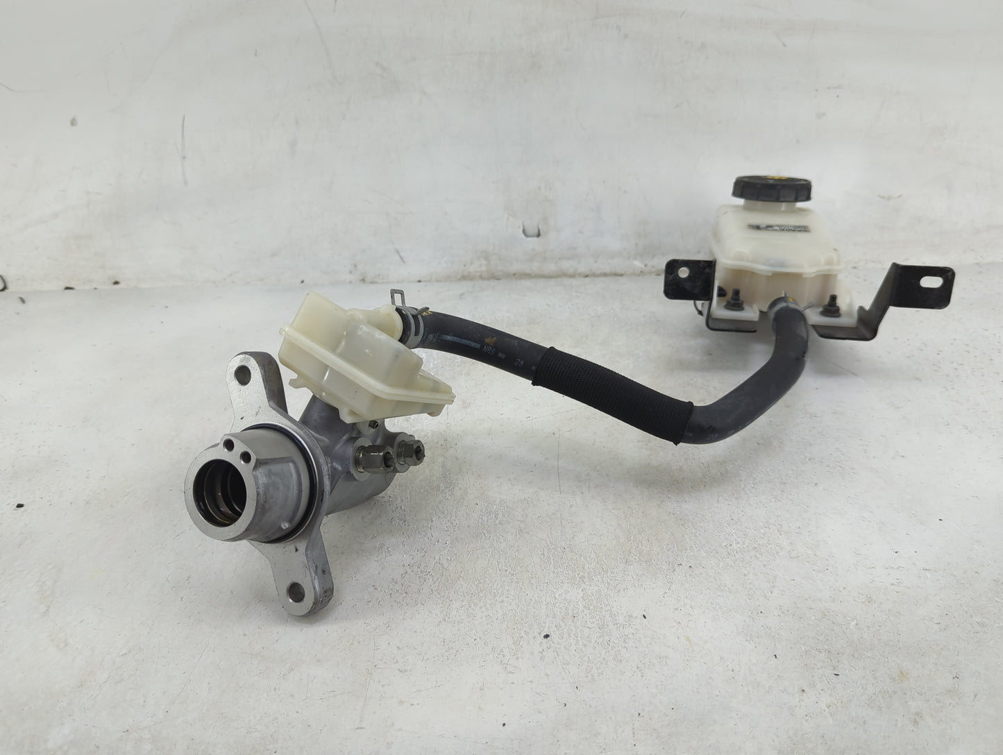 2015-2022 Nissan Murano Brake Master Cylinder 1490294 - Oemusedautoparts1.com