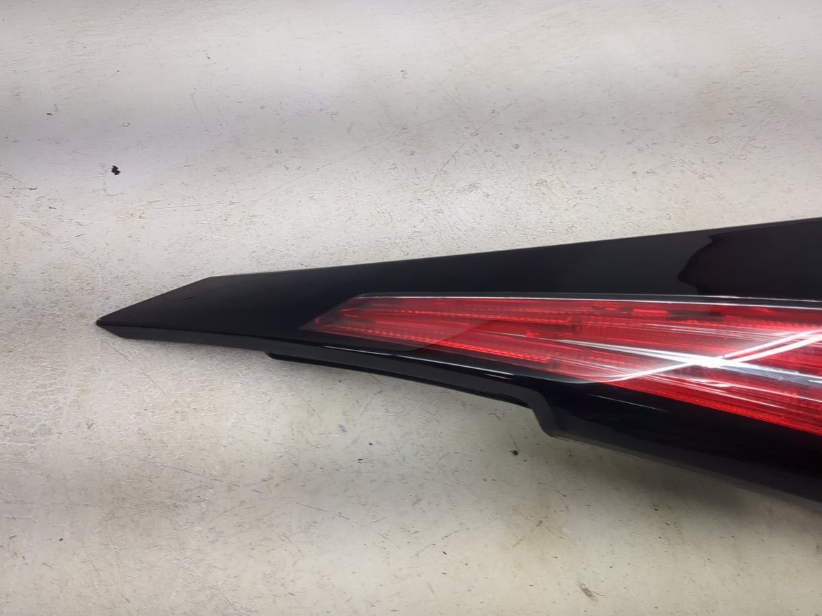 2015-2018 Nissan Murano Passenger Right Side Deck Lid Mounted Tail Light - Oemusedautoparts1.com