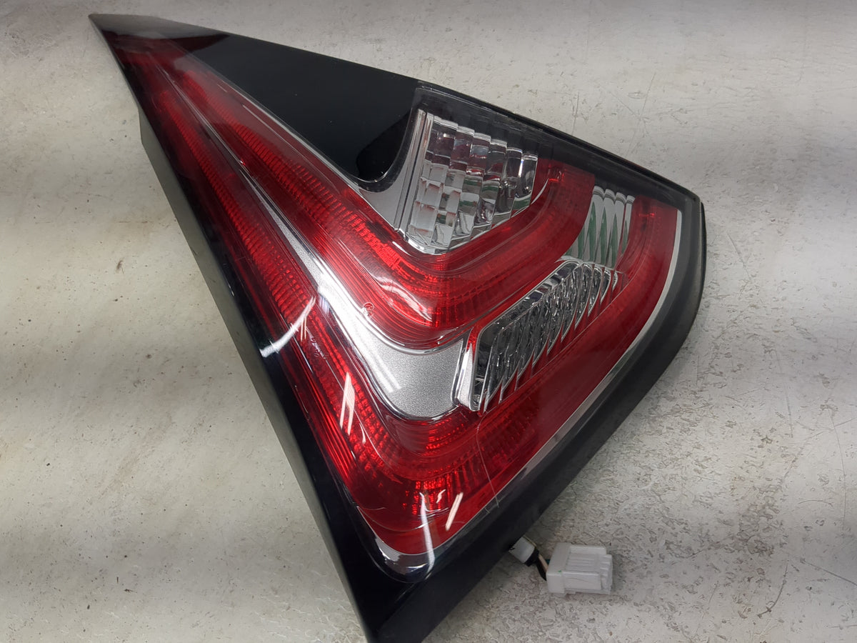 2015-2018 Nissan Murano Passenger Right Side Deck Lid Mounted Tail Light - Oemusedautoparts1.com