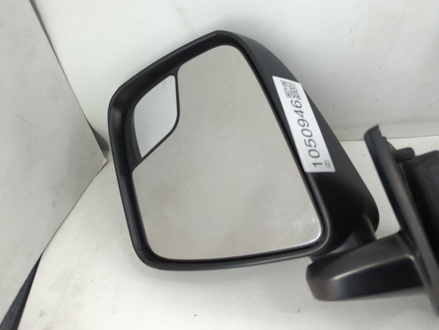 2017 Nissan Nv200 Driver Side View Mirror - Left Door Mirror OEM Used - Oemusedautoparts1.com