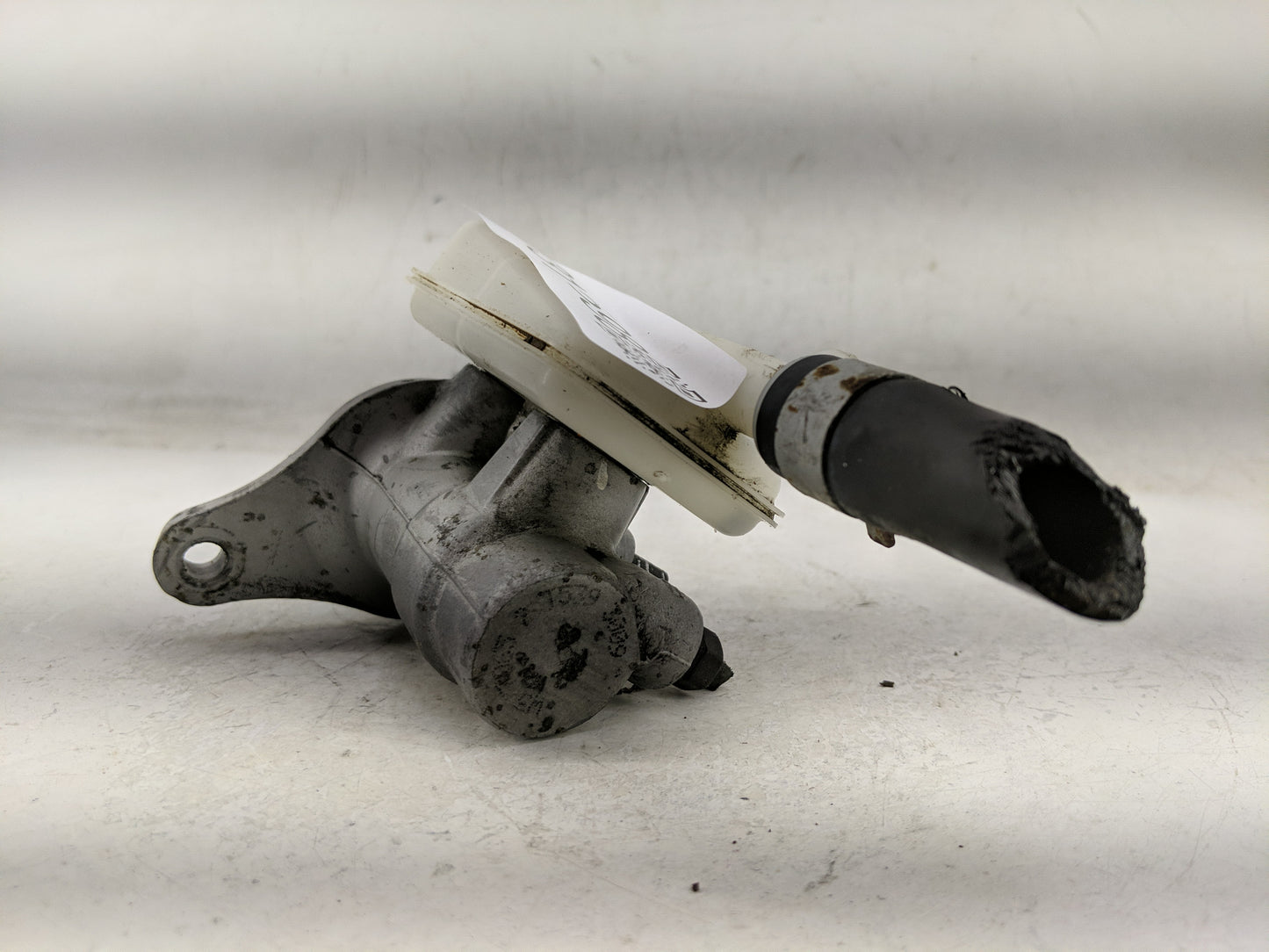 2014-2020 Nissan Nv200 Brake Master Cylinder 1312598 - Oemusedautoparts1.com