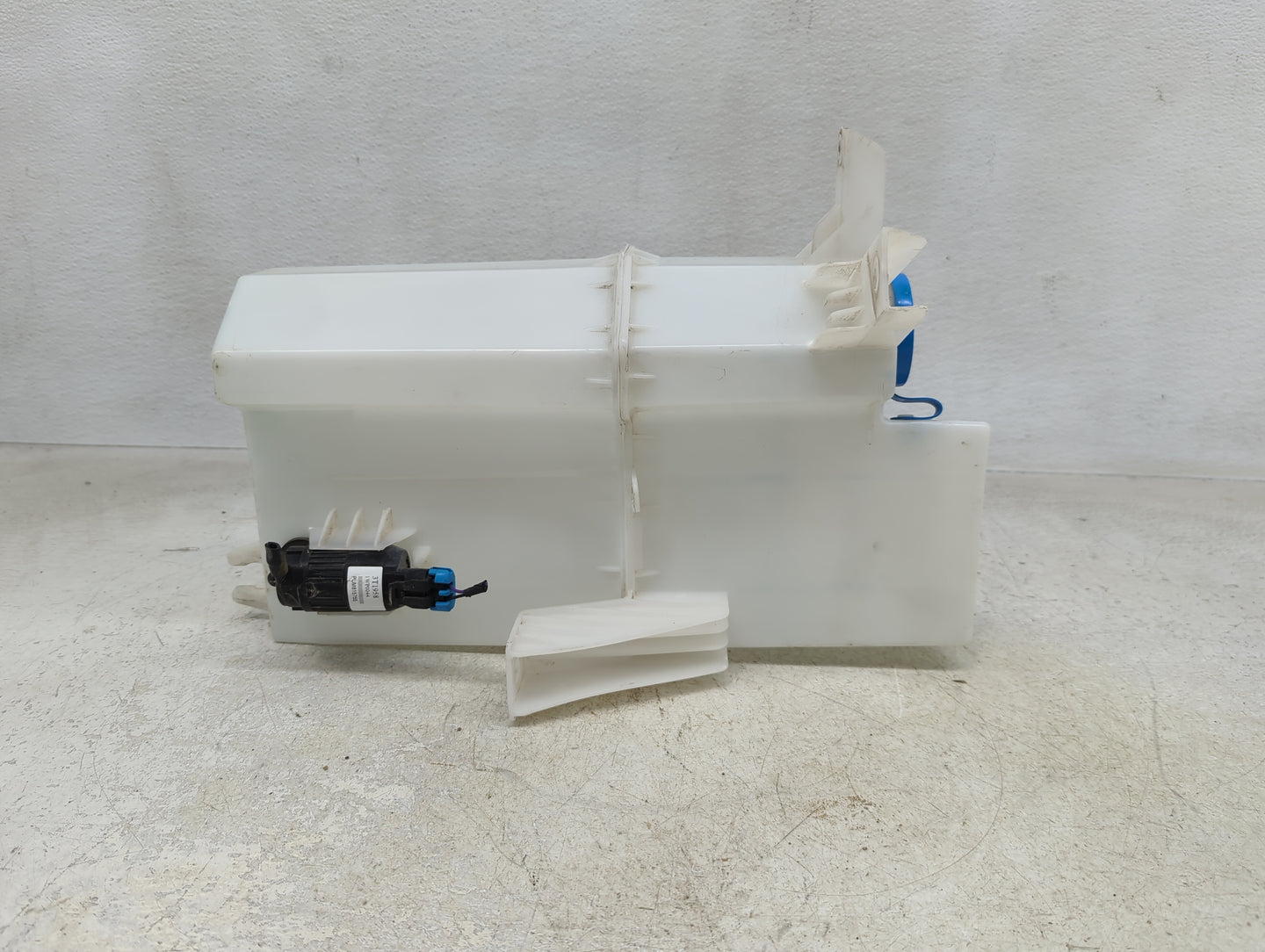 2012-2020 Nissan Nv2500 Radiator Coolant Overflow Expansion Tank Bottle - Oemusedautoparts1.com