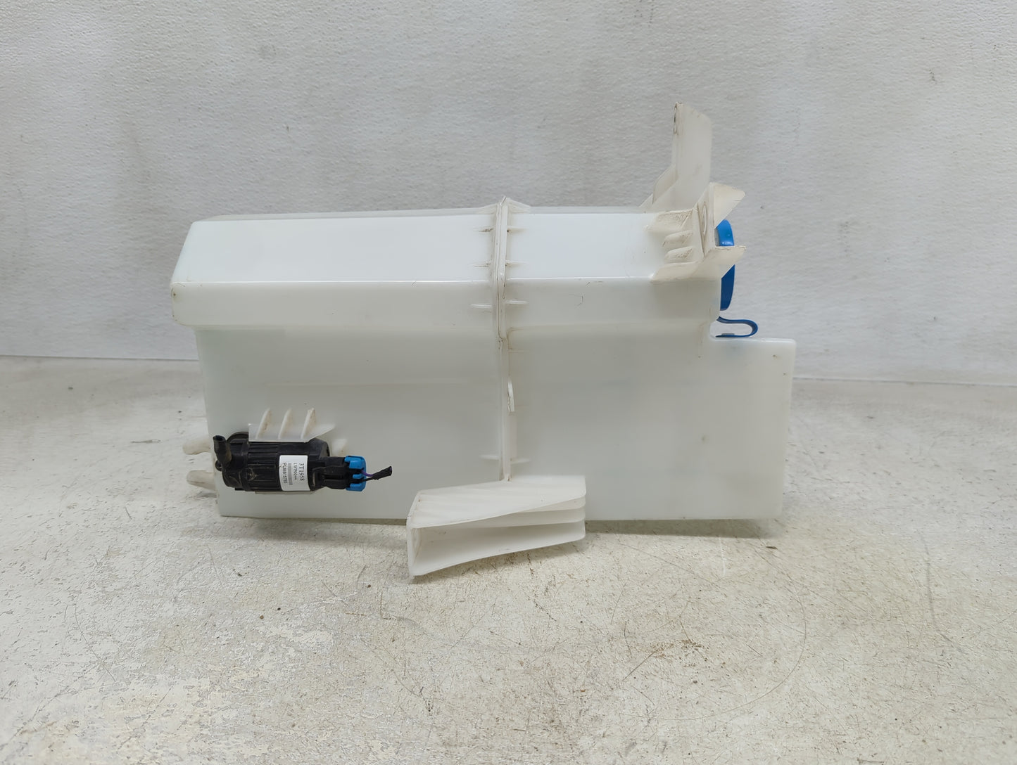 2012-2020 Nissan Nv2500 Radiator Coolant Overflow Expansion Tank Bottle - Oemusedautoparts1.com
