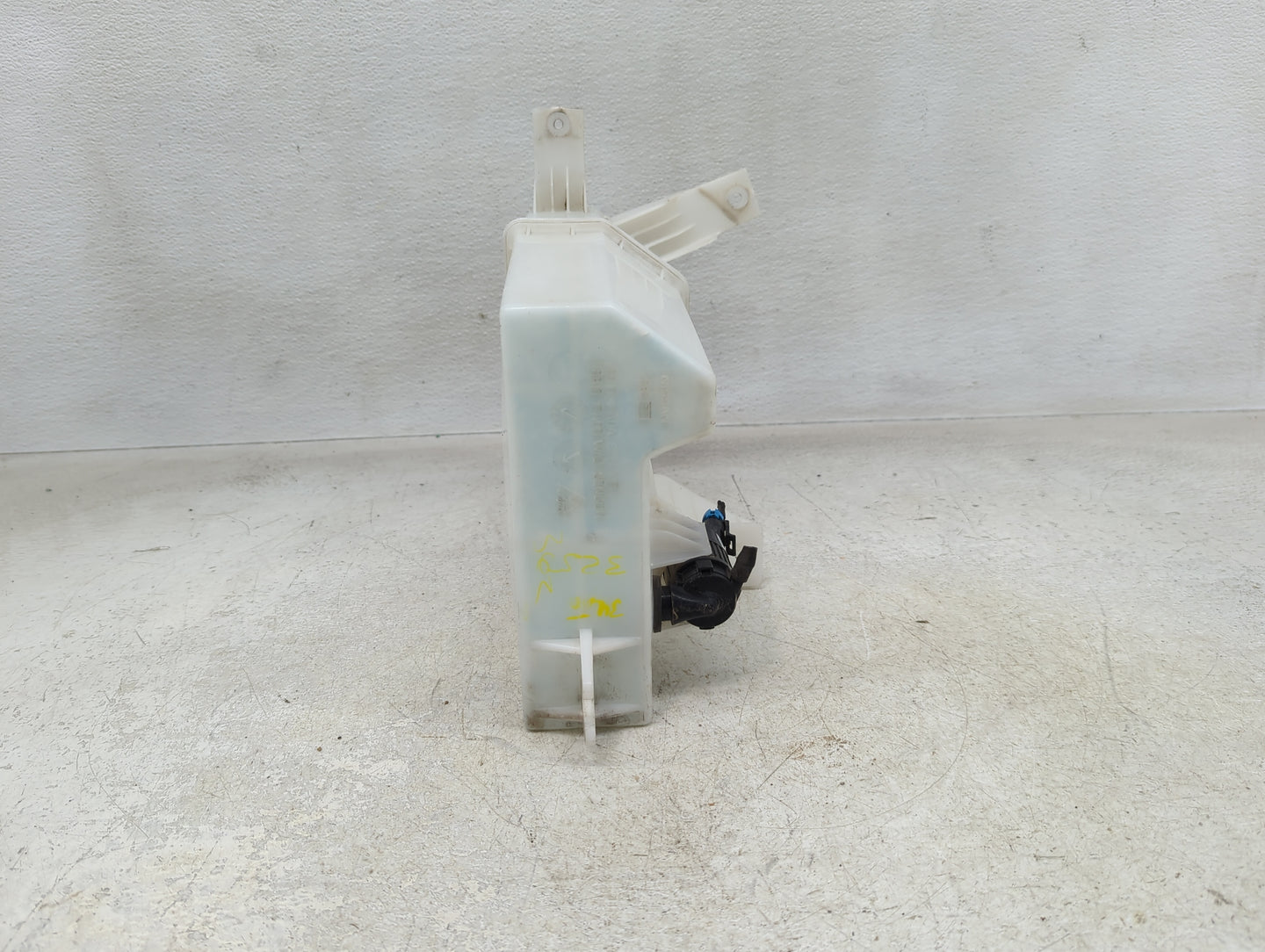 2012-2020 Nissan Nv2500 Radiator Coolant Overflow Expansion Tank Bottle - Oemusedautoparts1.com