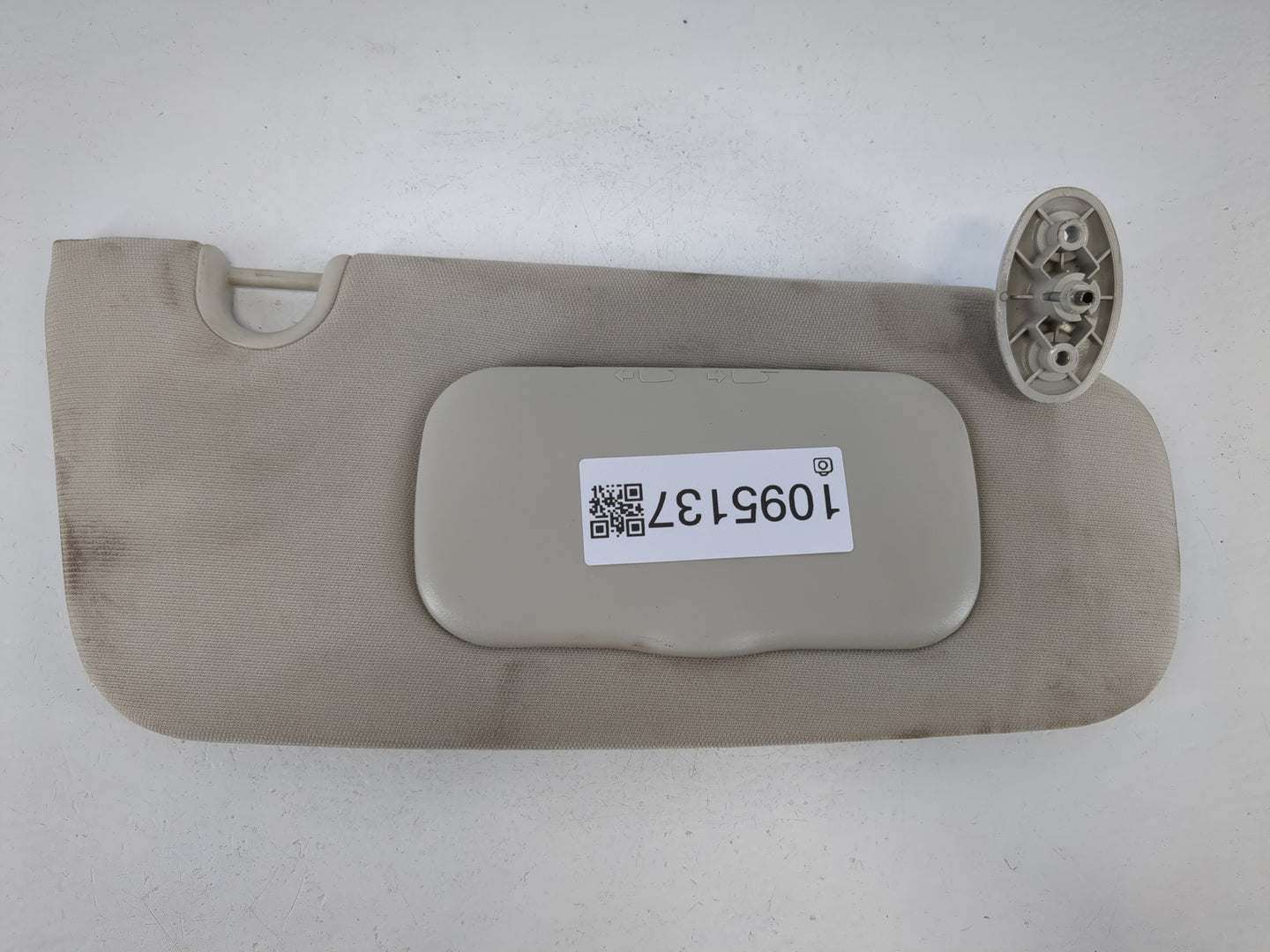 2017 Nissan Pathfinder Sun Visor Shade Replacement Passenger Right Mirror Fits OEM Used Auto Parts - Oemusedautoparts1.com
