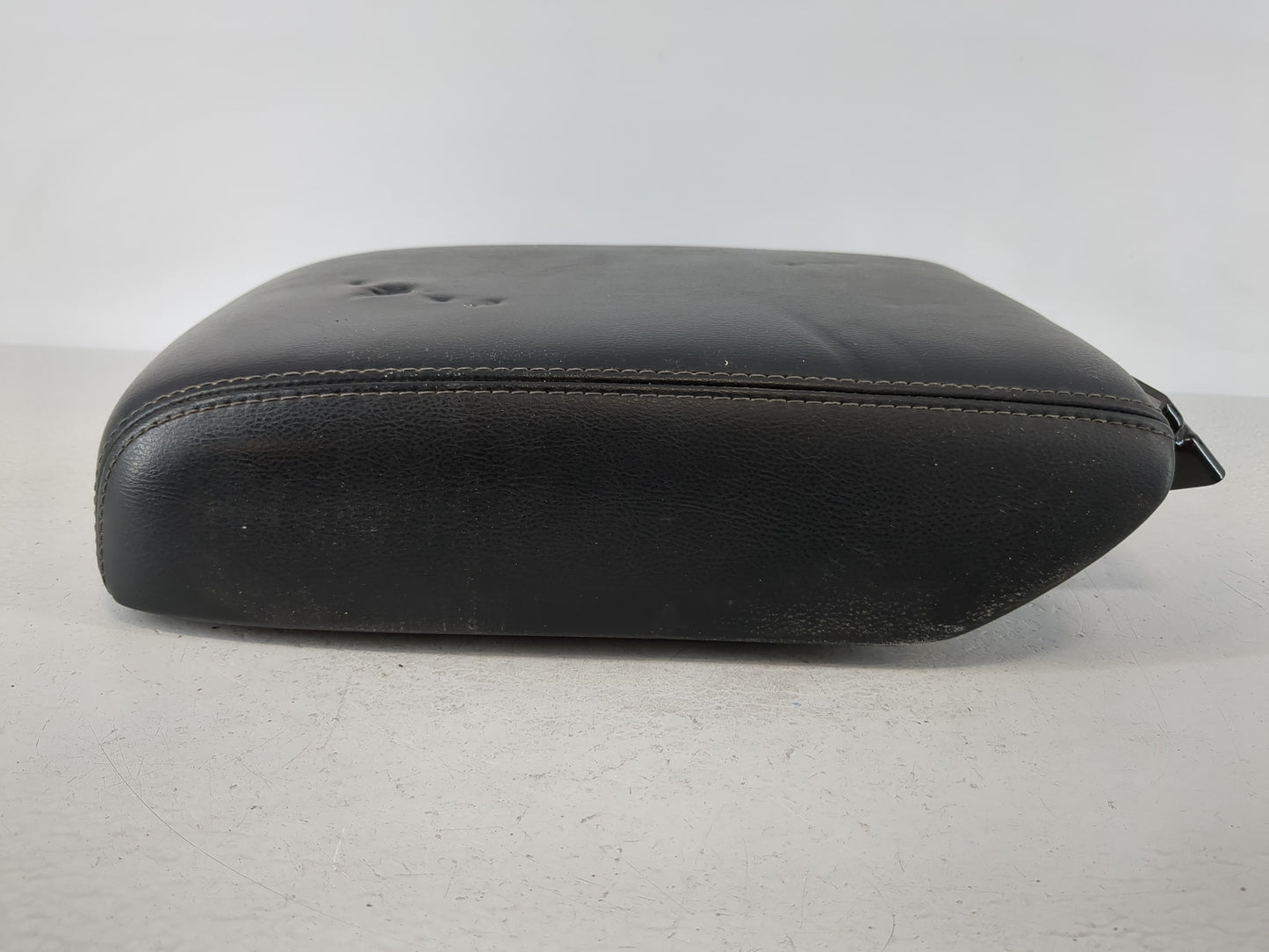 2014-2020 Nissan Pathfinder Center Console Armrest Cover Lid Fits Fits 2014 2015 2016 2017 2018 2019 2020 OEM Used Auto Part