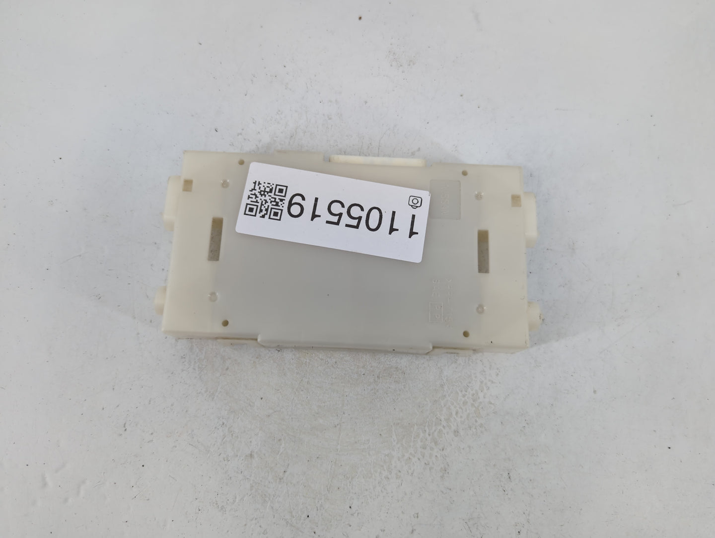 2017-2017 Nissan Pathfinder Temperature Control Module 27760 9pj6a 1105519 - Oemusedautoparts1.com