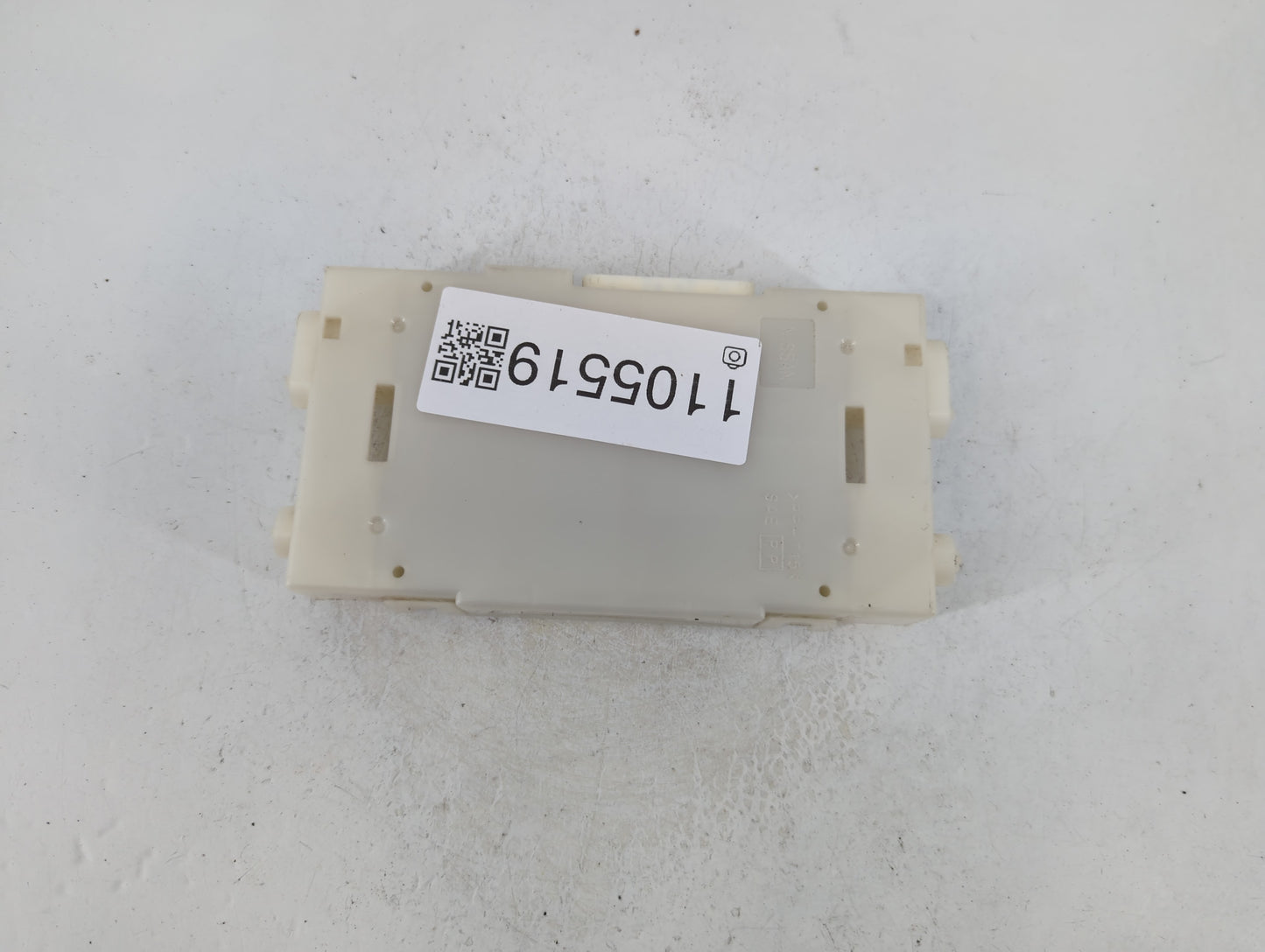 2017-2017 Nissan Pathfinder Temperature Control Module 27760 9pj6a 1105519 - Oemusedautoparts1.com