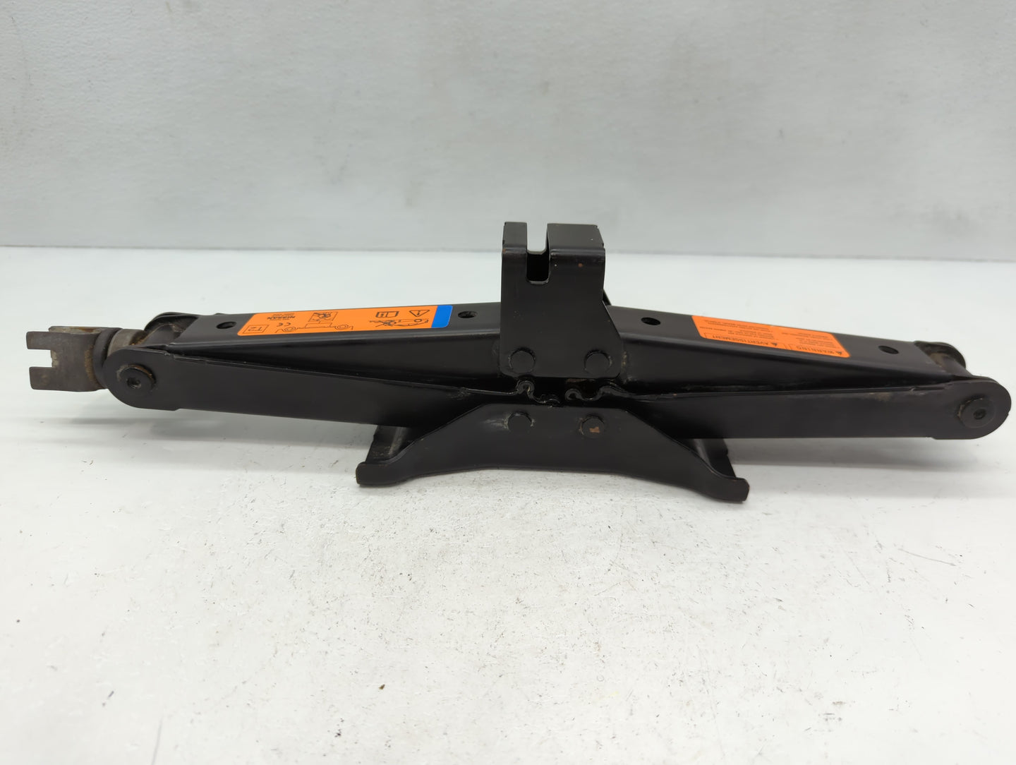 2017 Nissan Pathfinder Spare Scissor Car Jack 1112416 - Oemusedautoparts1.com