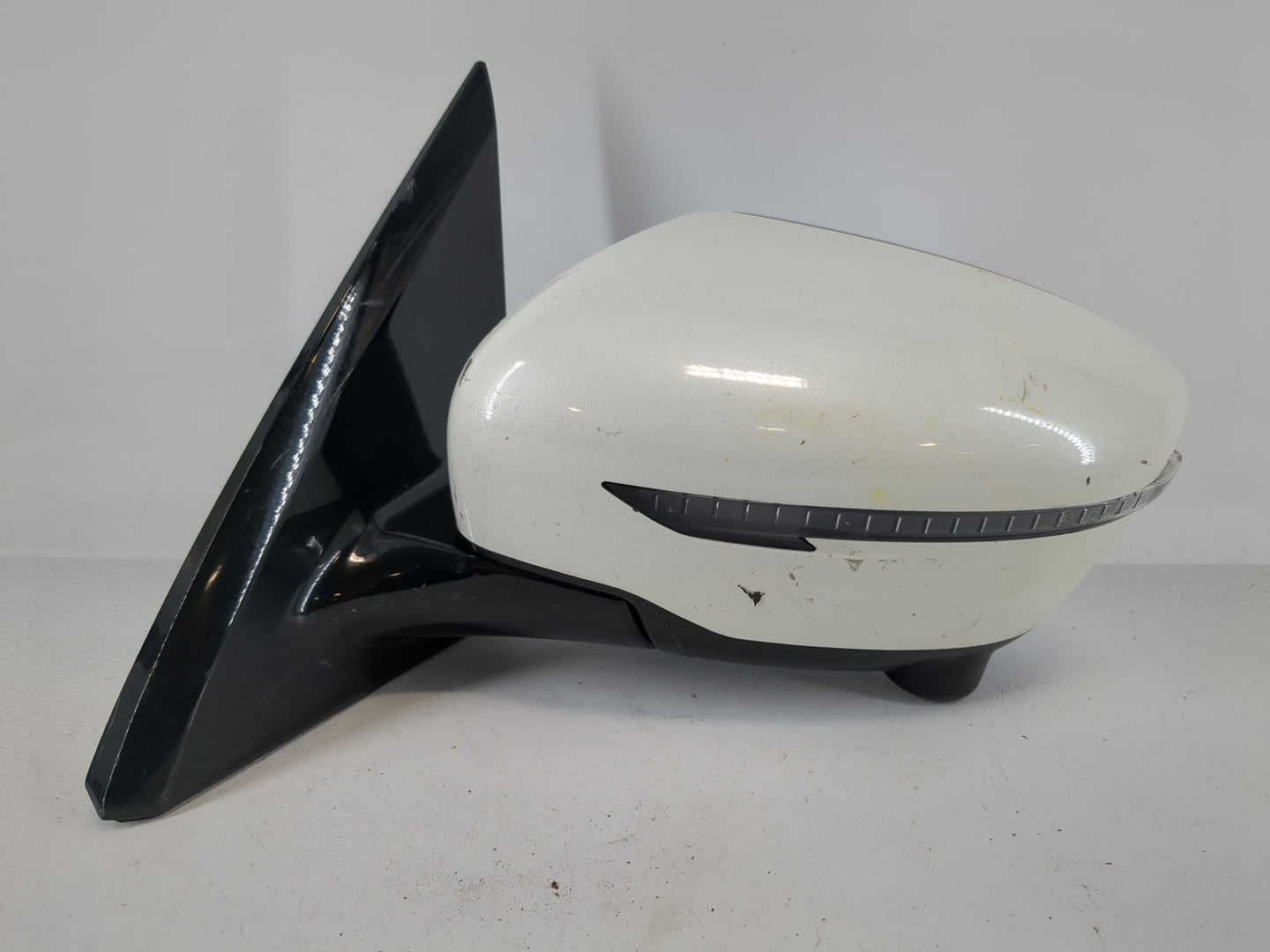 2017 Nissan Pathfinder Driver Side View Mirror - Left Door Mirror OEM Used - Oemusedautoparts1.com