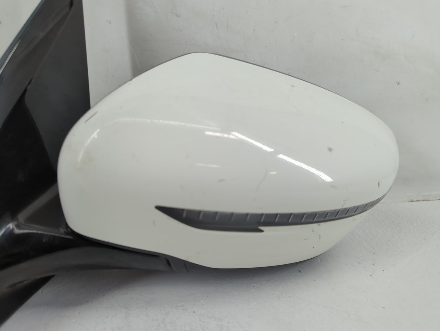 2017 Nissan Pathfinder Driver Side View Mirror - Left Door Mirror OEM Used - Oemusedautoparts1.com