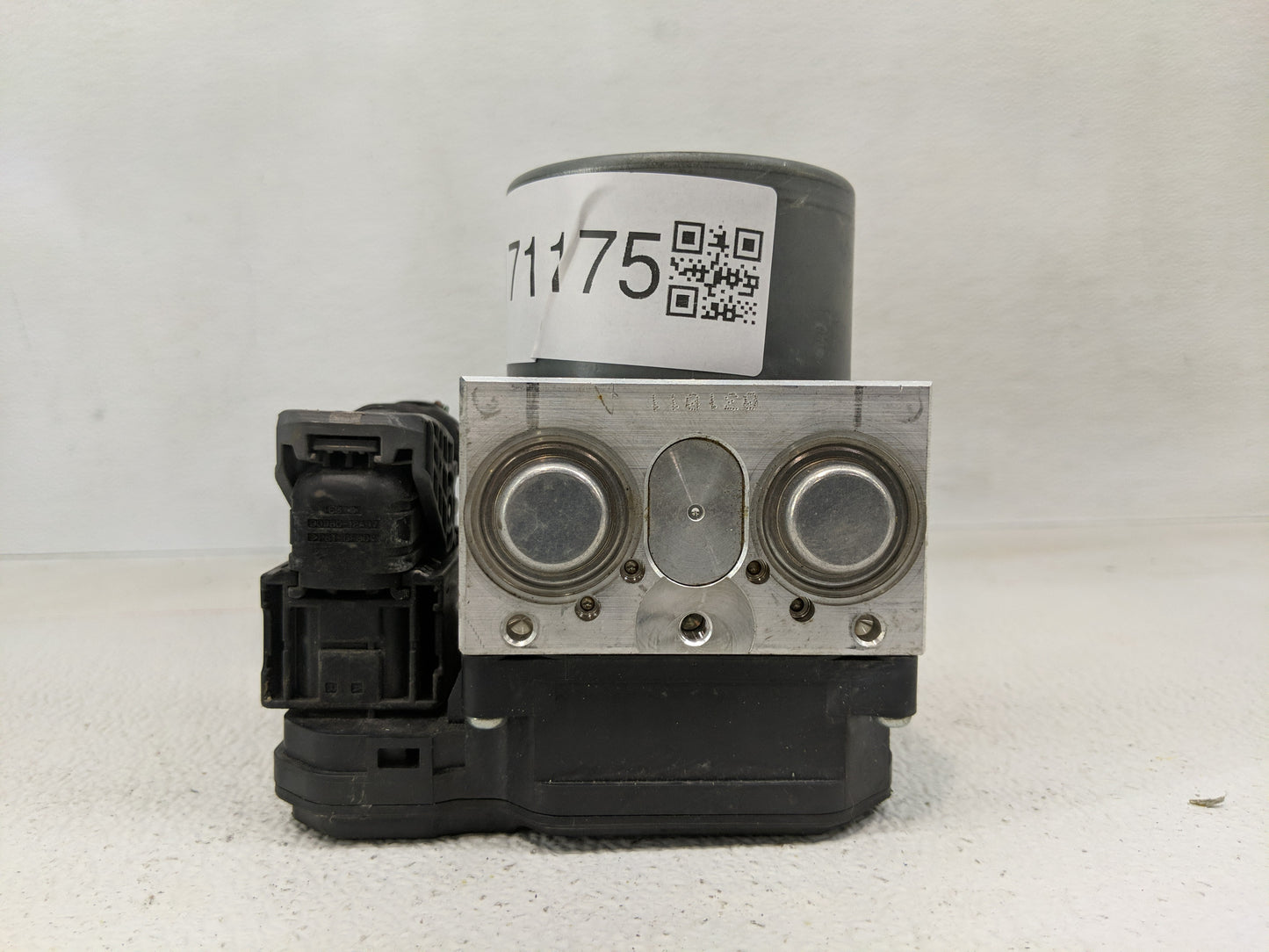 2017 Nissan Pathfinder ABS Pump Control Module Replacement P/N:116030-51100 Fits OEM Used Auto Parts - Oemusedautoparts1.com