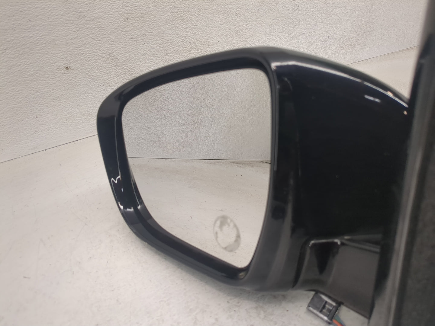 2017 Nissan Pathfinder Side Mirror Replacement Driver Left View Door Mirror Fits OEM Used Auto Parts - Oemusedautoparts1.com