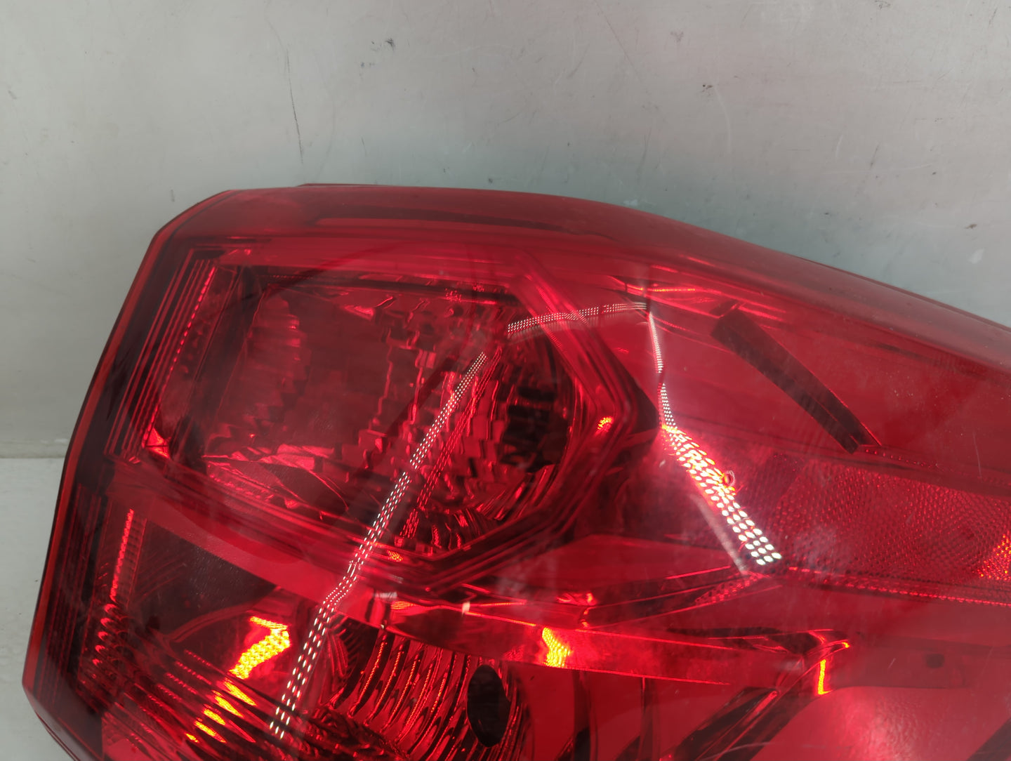2017-2020 Nissan Pathfinder Tail Light Assembly Passenger Right OEM Fits Fits 2017 2018 2019 2020 OEM Used Auto Parts - Oemu